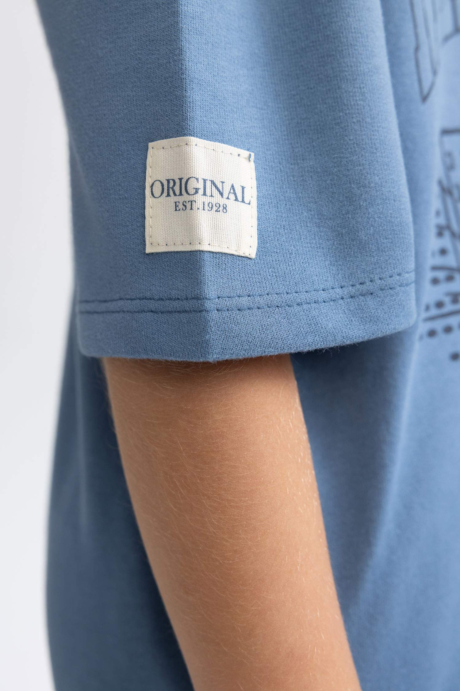 تيشيرت بناتي نص كم اوفر سايز بناتي من ديزني ميكي وميني