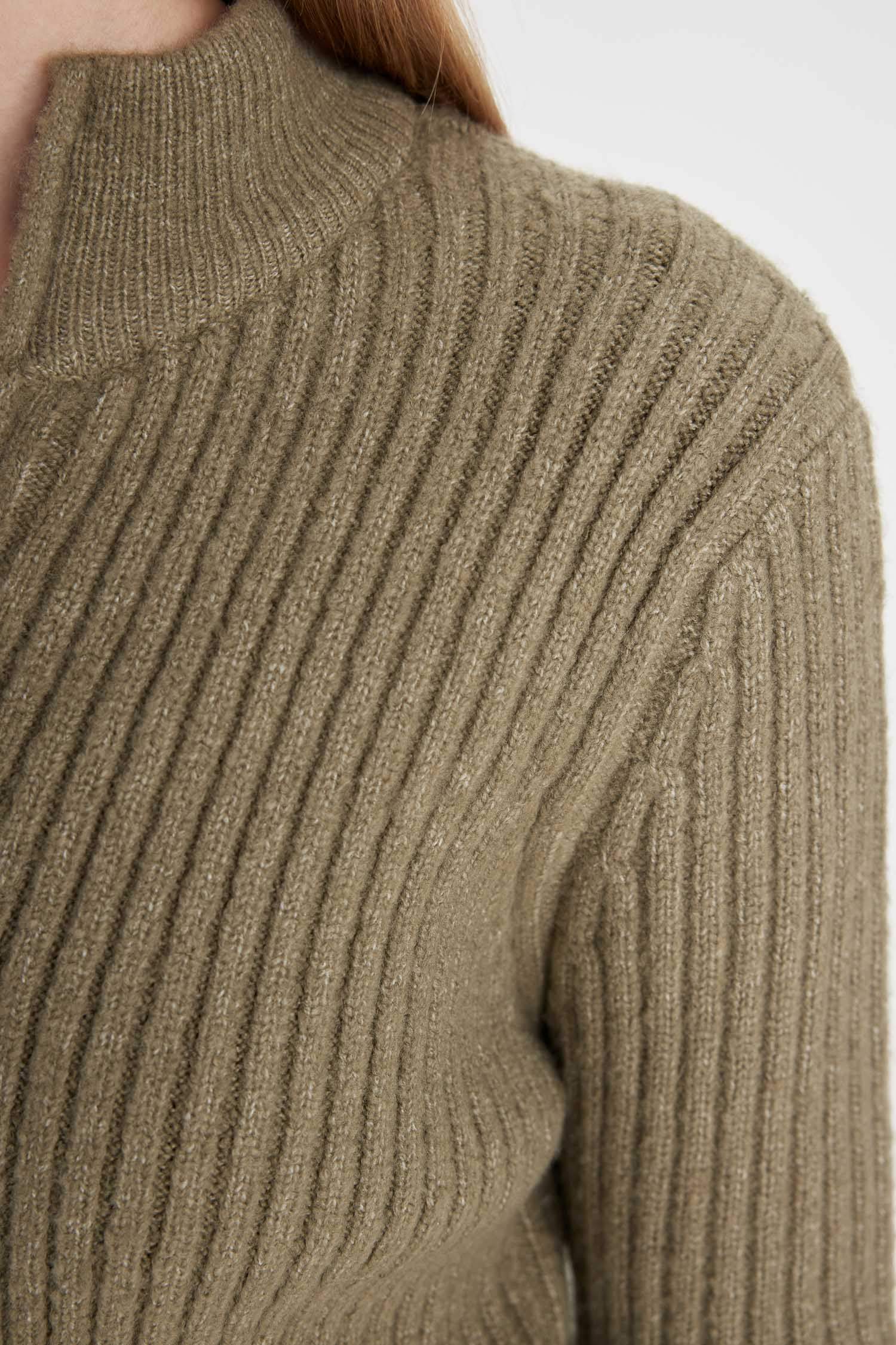 Slim Fit Dar Kesim Yarım Balıkçı Yaka Fermuarlı Triko Hırka