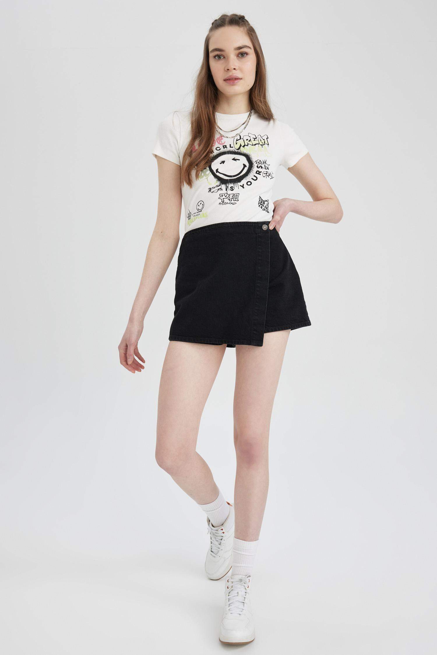 Slim Fit Smiley Licence Printed Camisole Short Sleeve T-Shirt