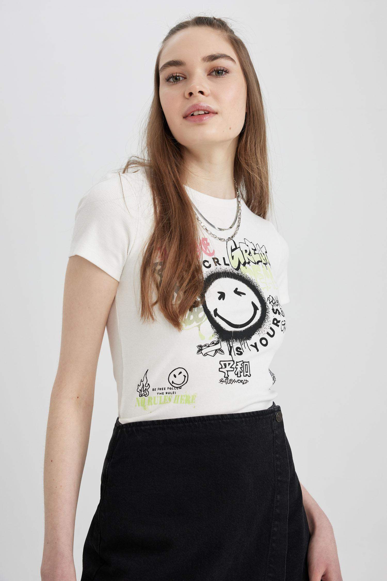 Slim Fit Smiley Licence Printed Camisole Short Sleeve T-Shirt