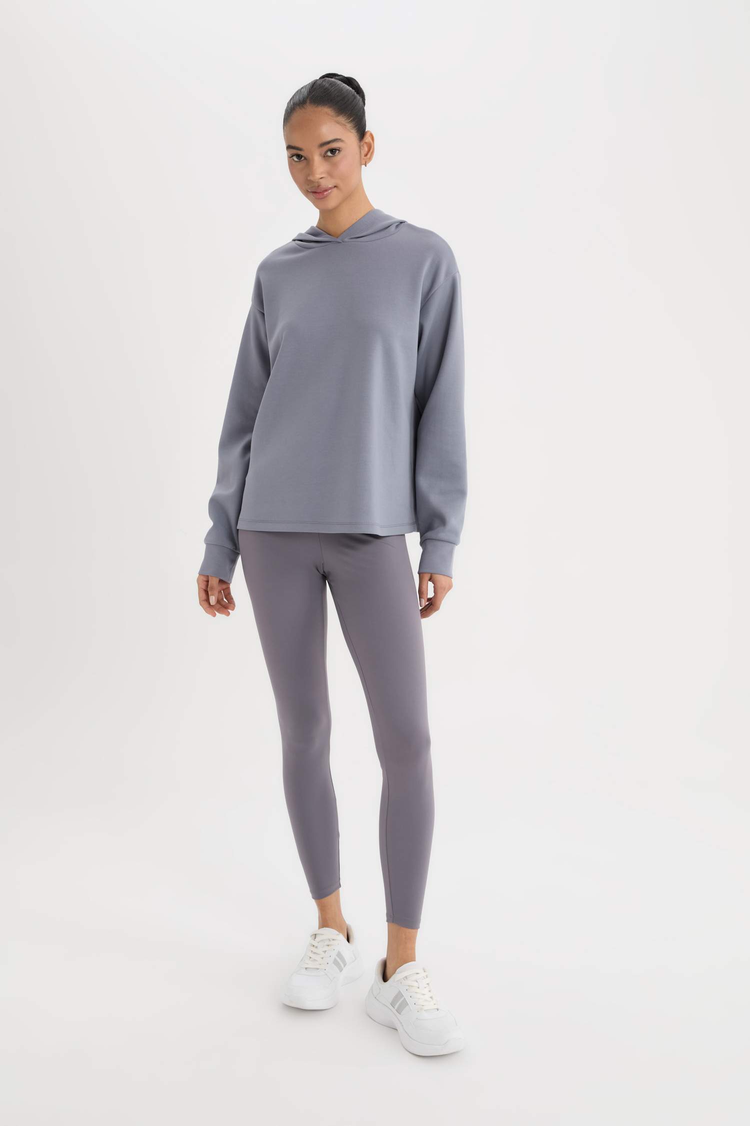 سويت شيرت رياضي قصة عادية قماش سكوبا من DeFactoFit