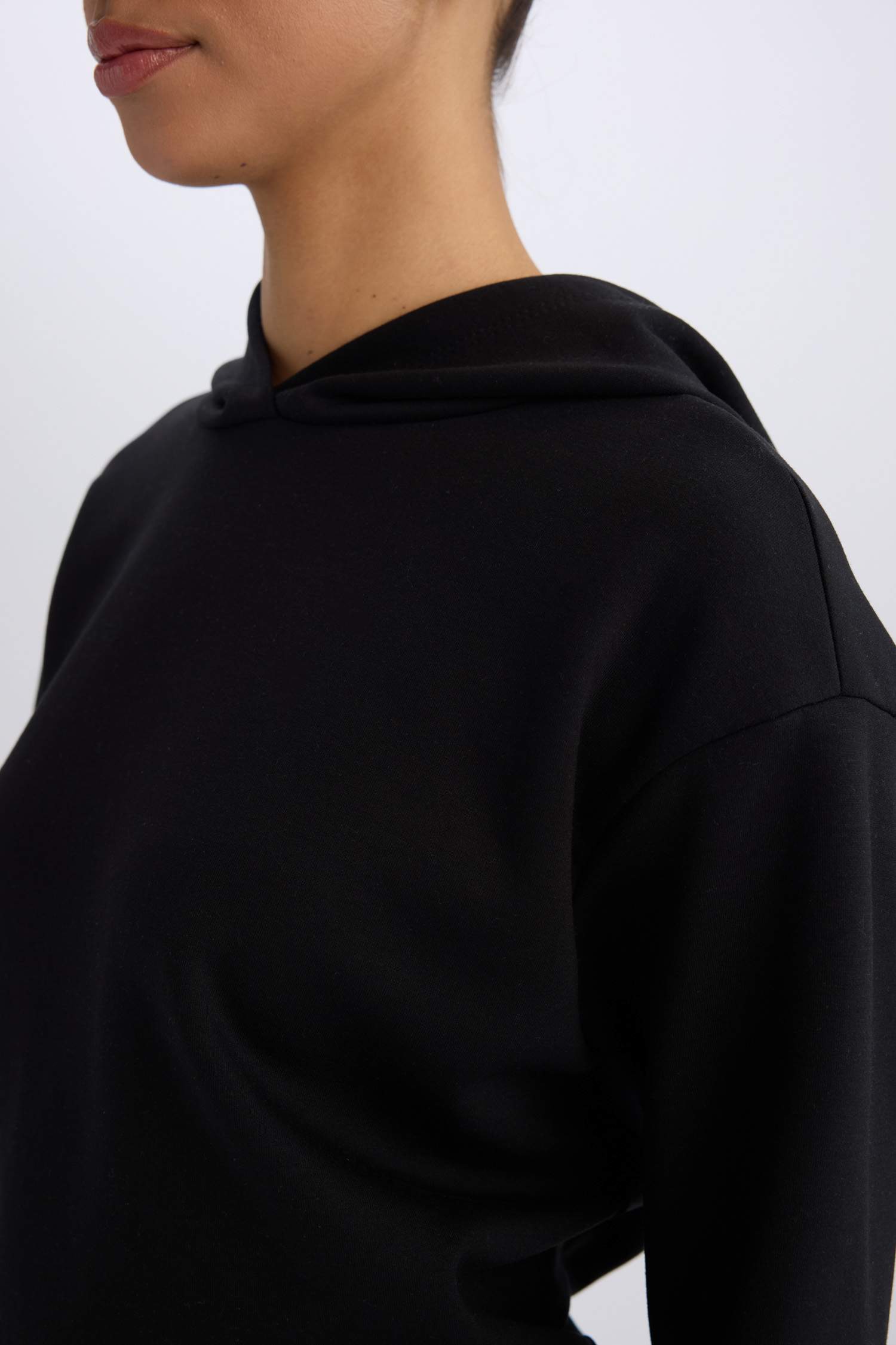 стандарт пішім бас киімді Свитер