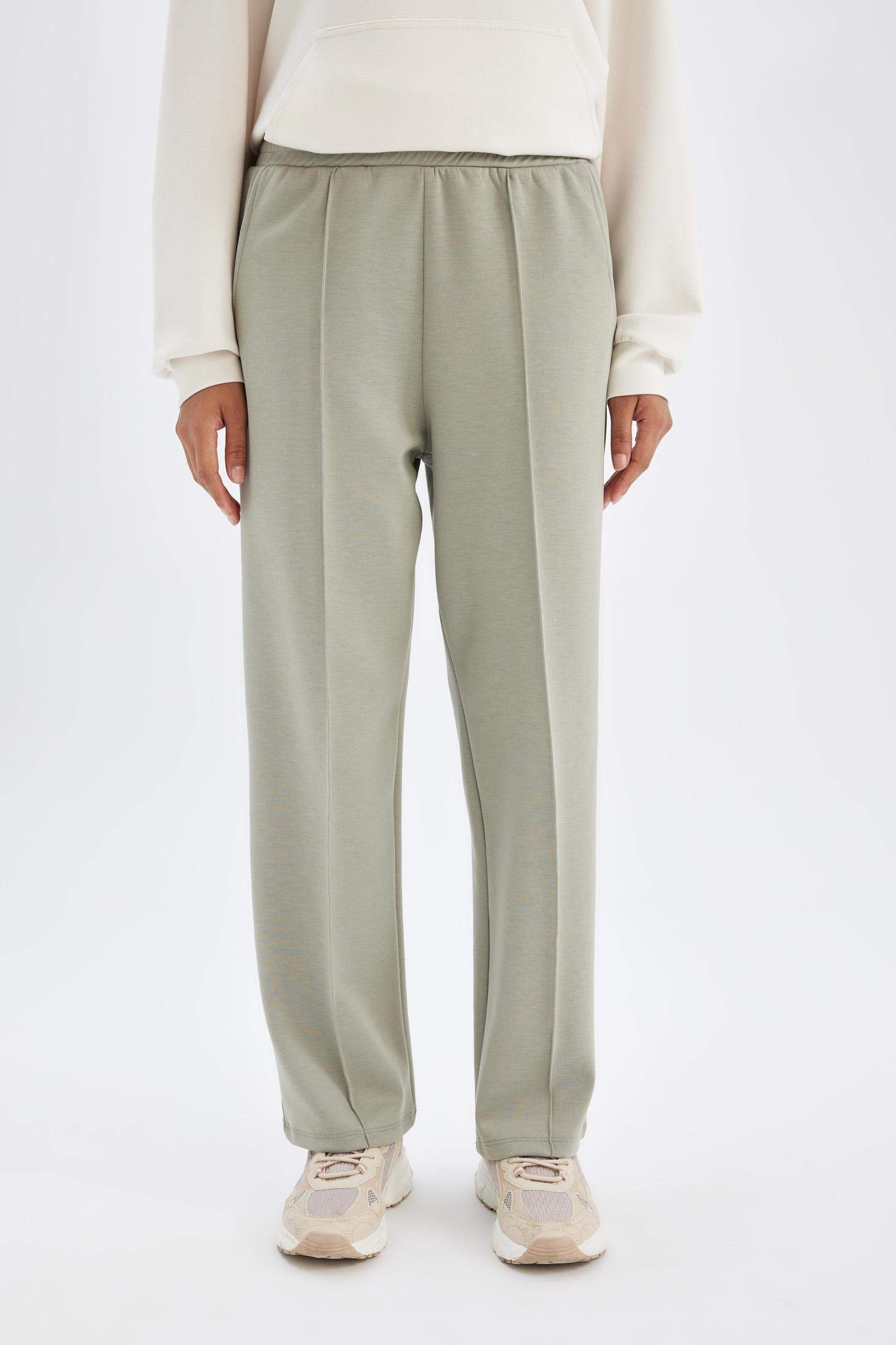 بنطلون بجامة رياضي قماش سكوبا قصة عادية برجل واسع من DeFactoFit