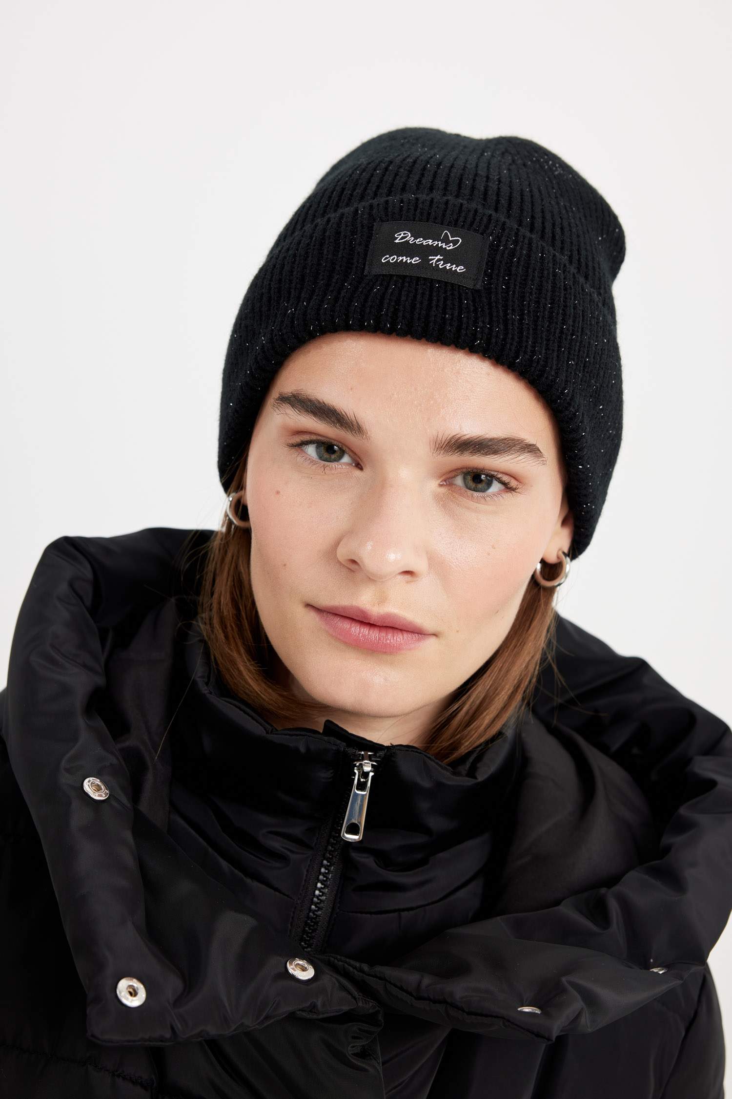 Kadın Dokuma Etiketli Bere