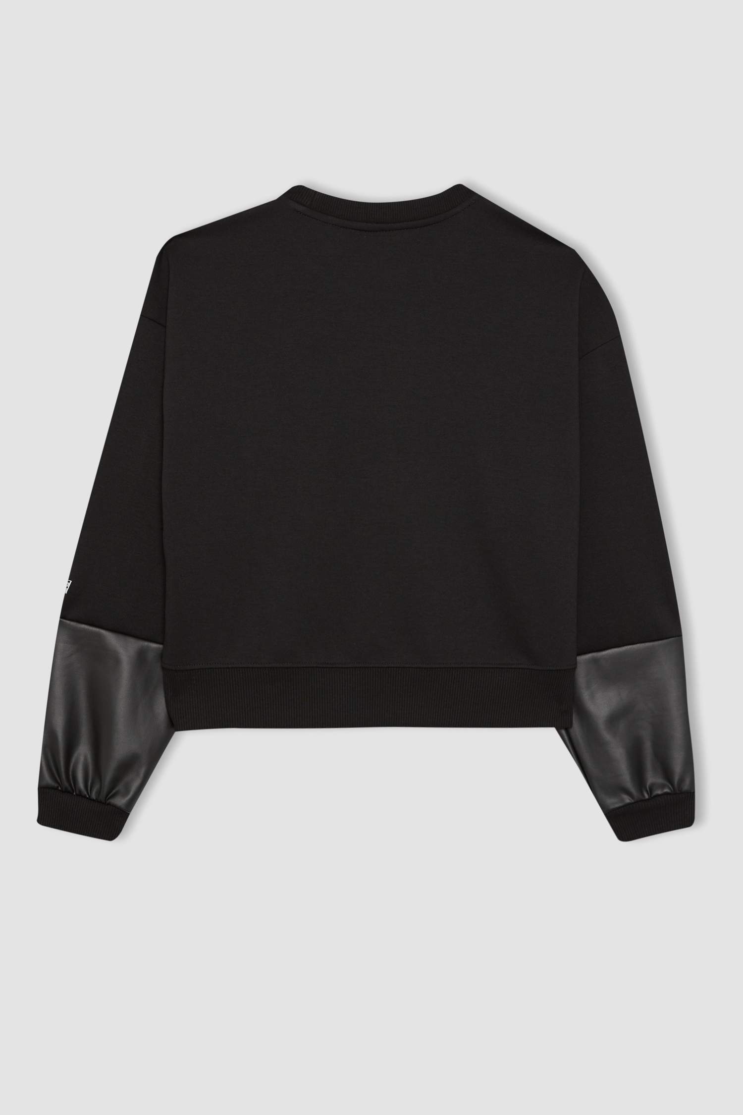 سويت شيرت واسع برقبة مستديرة