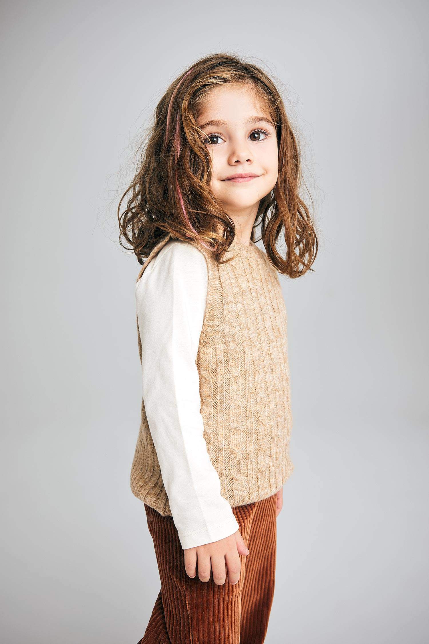 كارديجان بناتي قصة عادية بياقة مستديرة