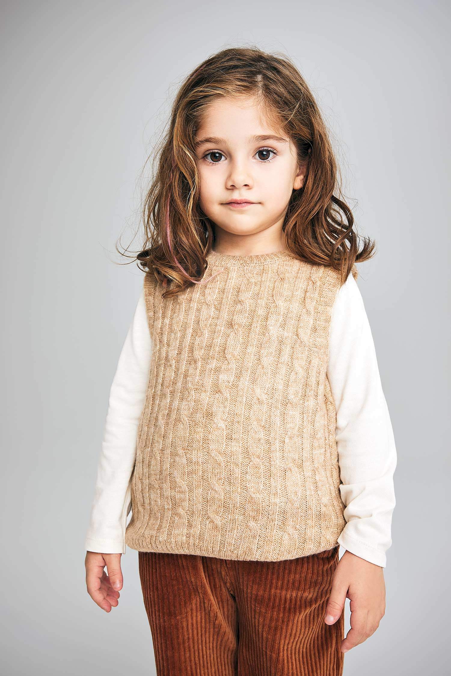 كارديجان بناتي قصة عادية بياقة مستديرة