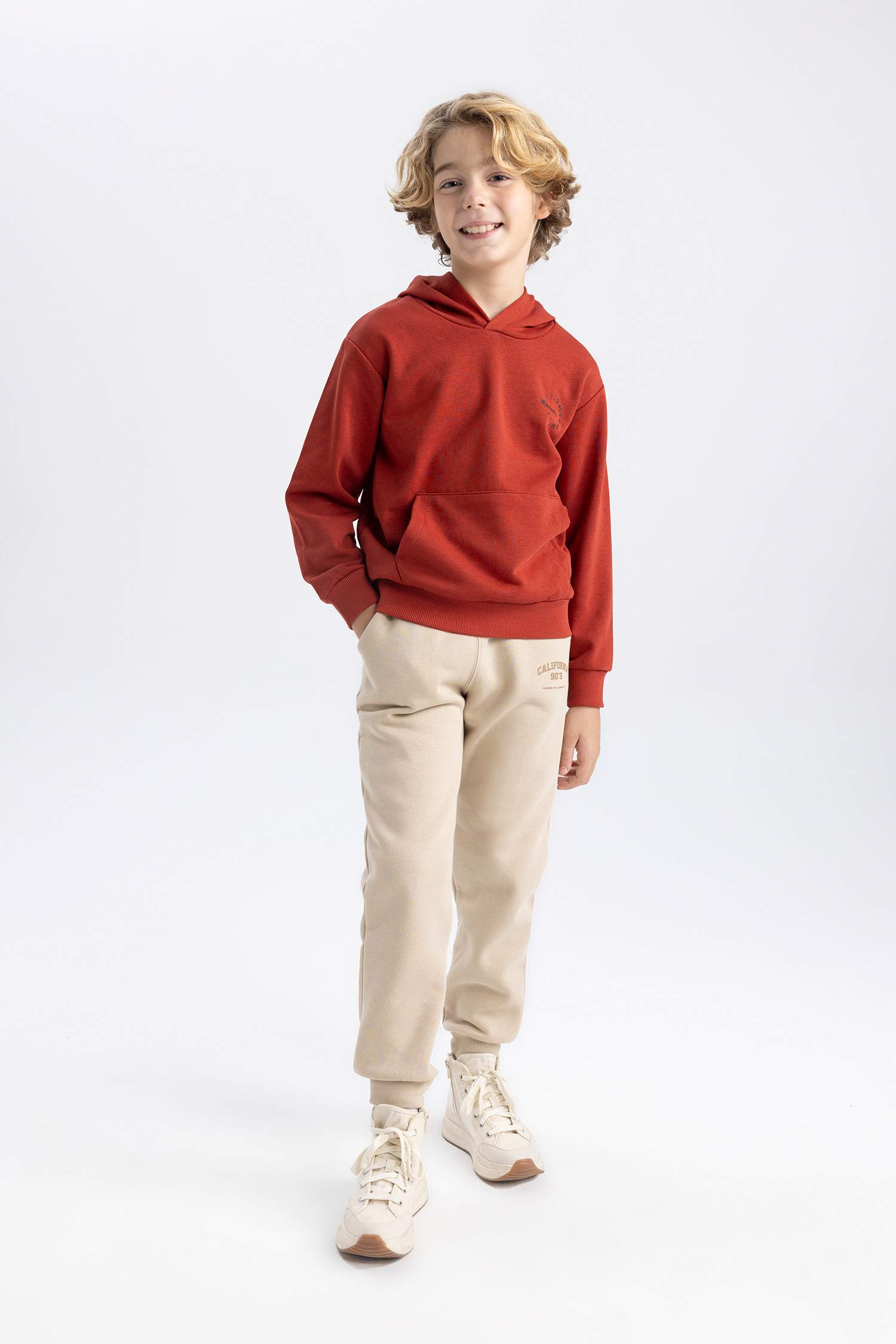 Спортивные штаны стандартного кроя для мальчиков