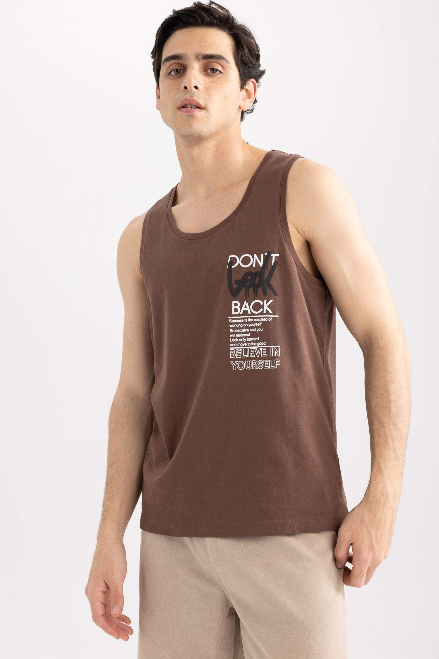 Майка приталенного кроя с принтом из 100% хлопка