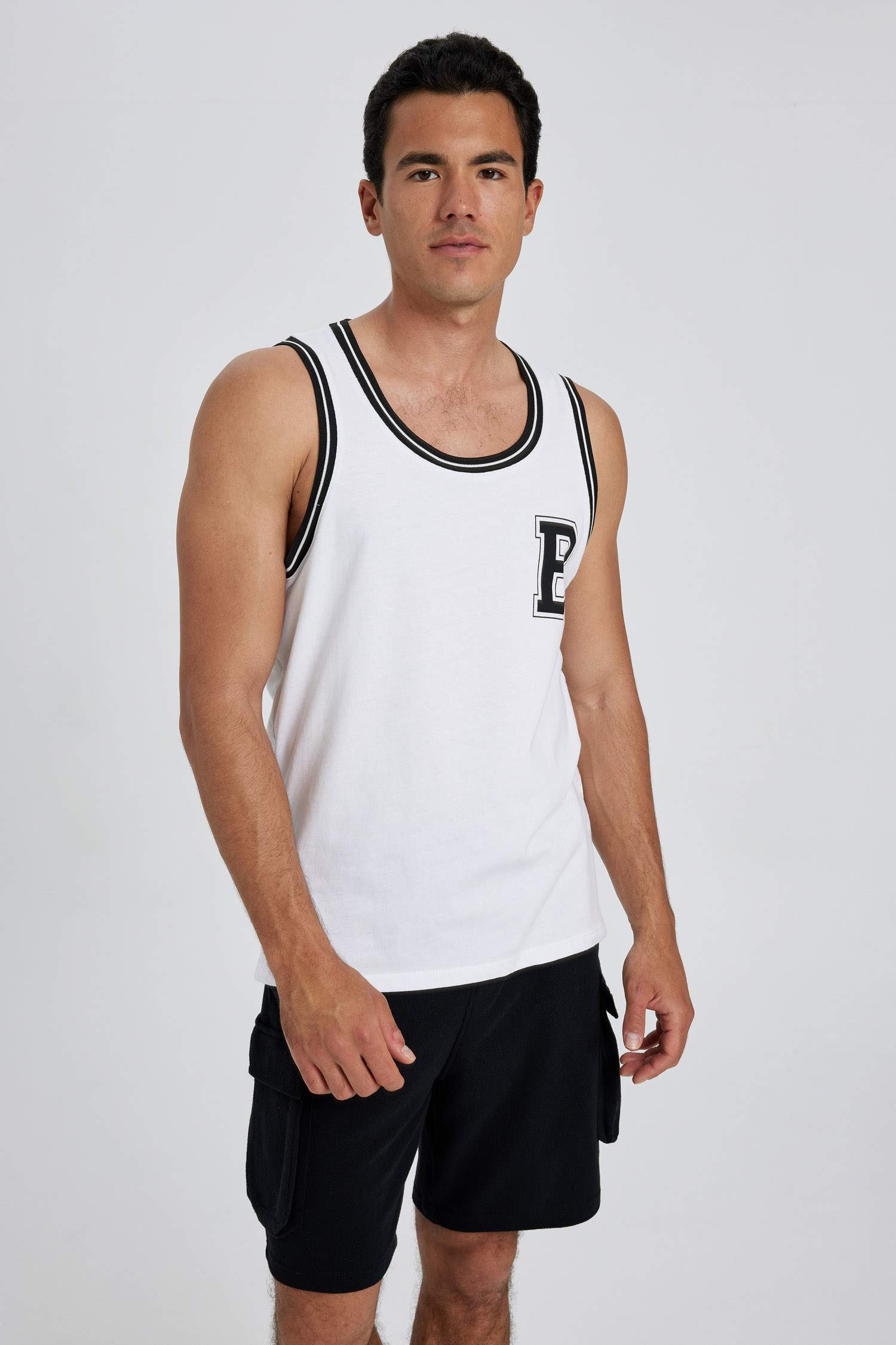 ديباردور قصة عادية برقبة مستديرة بدون كم