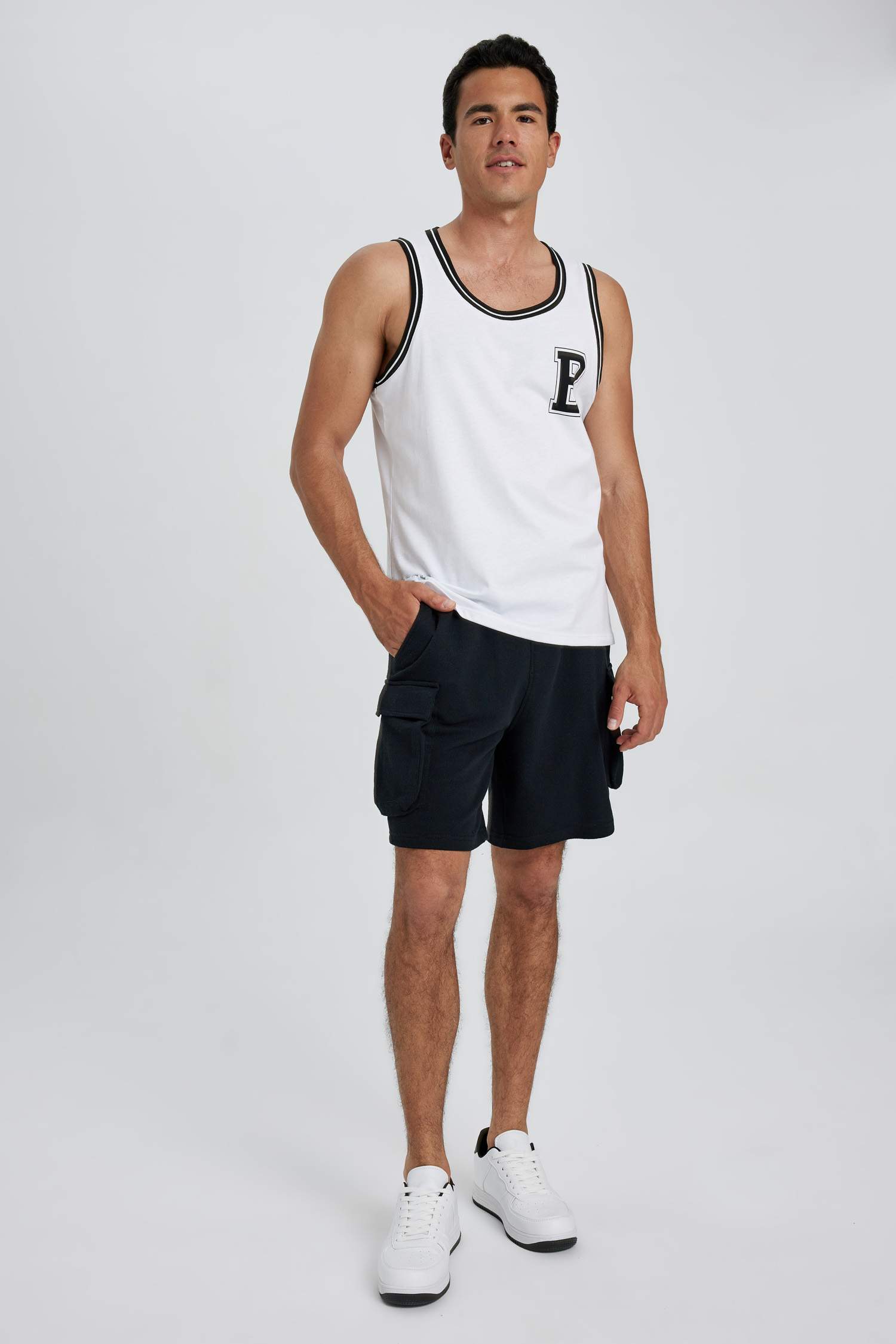 ديباردور قصة عادية برقبة مستديرة بدون كم