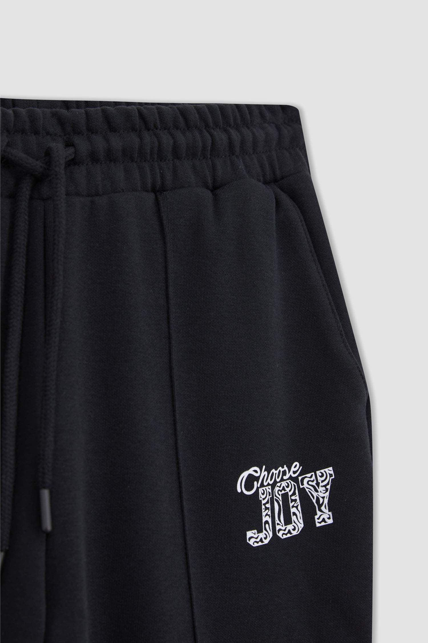 Standard Fit Pocketed Thick Fabric Sweatpants