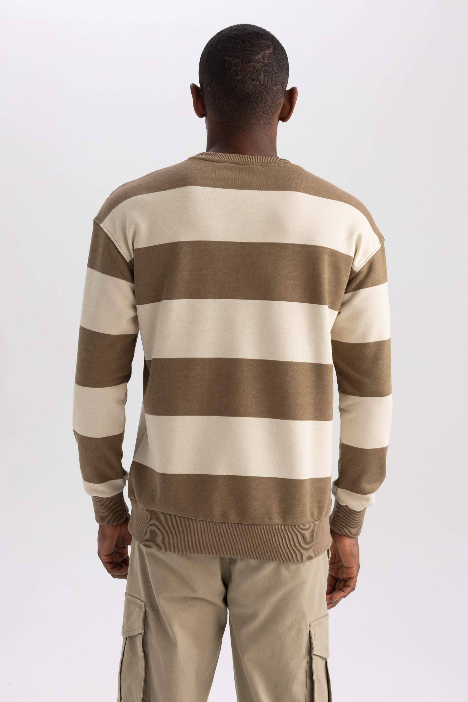 سويت شيرت أوفر سايز برقبة مستديرة