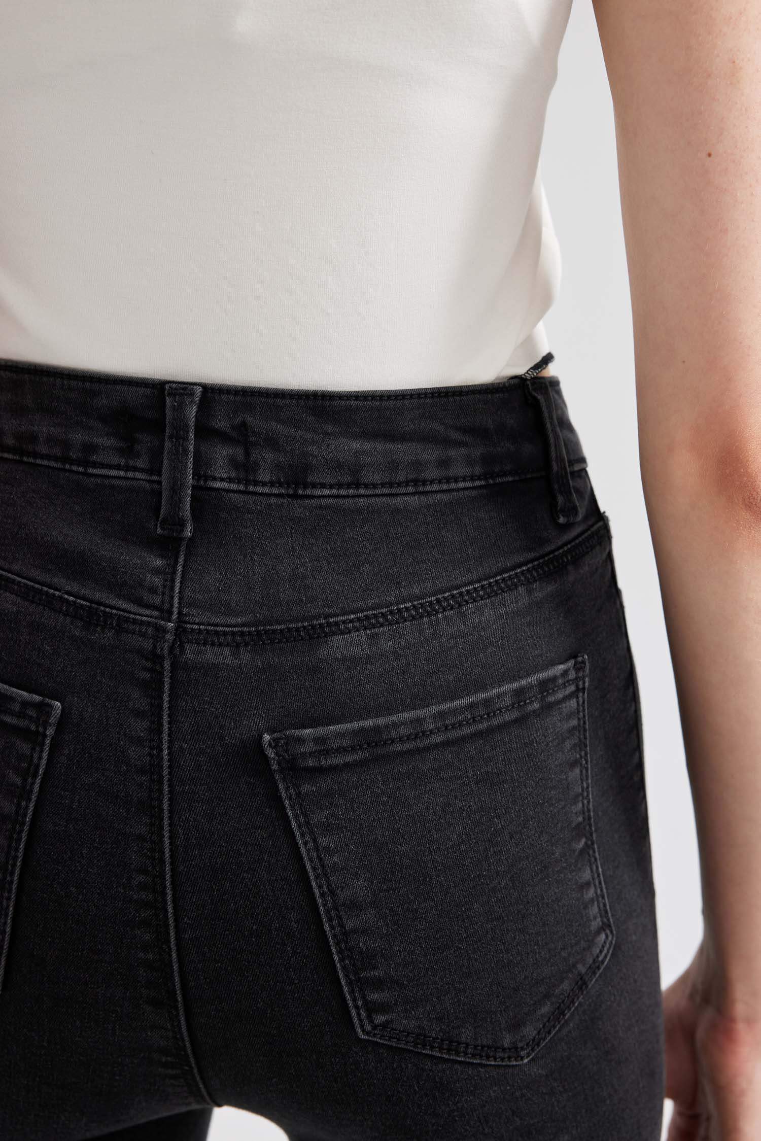 بنطلون جينز