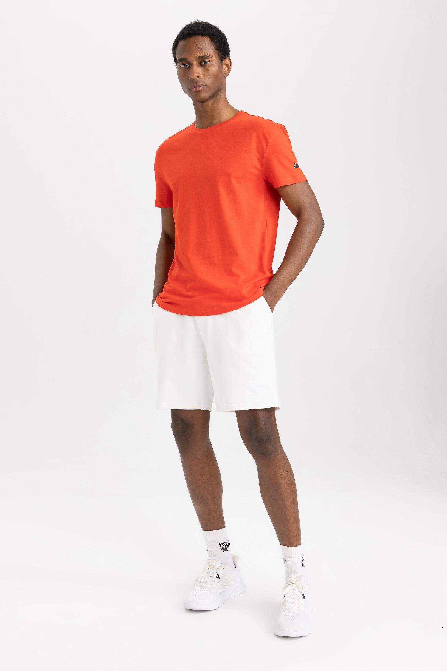 تي شيرت قطن مطبوع بقصة عادية بياقة مستديرة