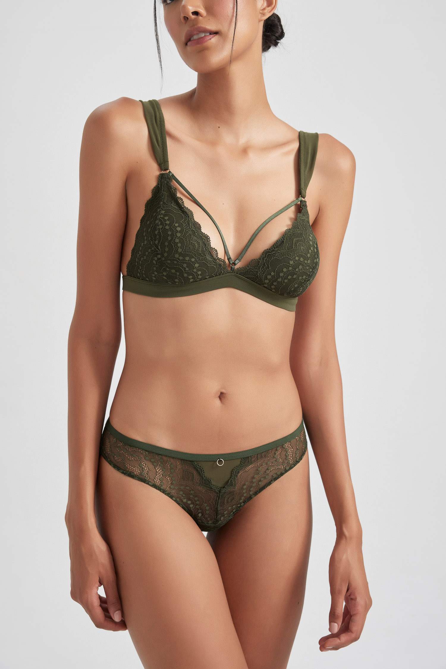 كلوت سليب برازيلي دانتيل من Fall In Love