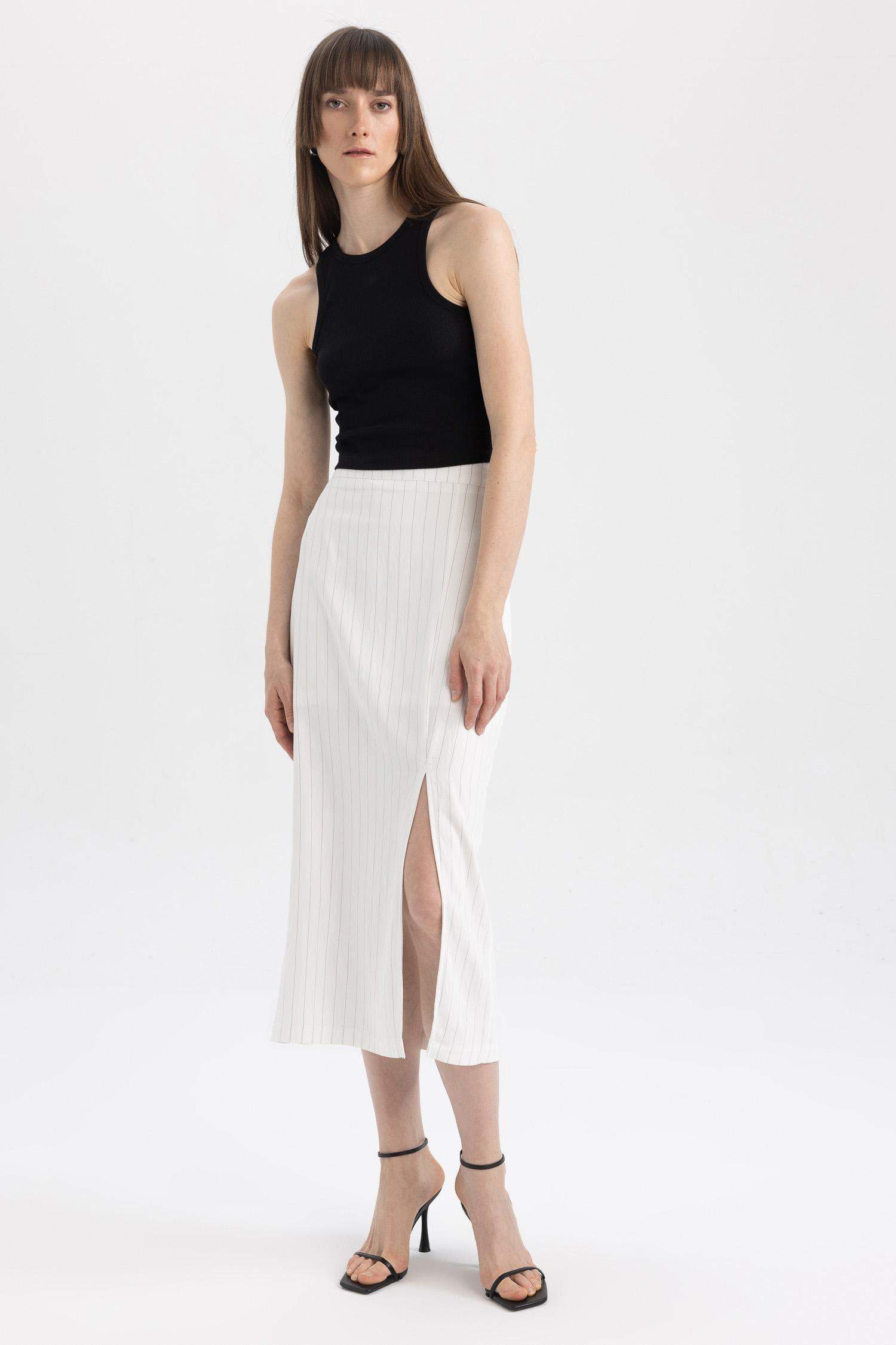 جيبة ميدي مخطط بخصر عادي بنصف بطانة