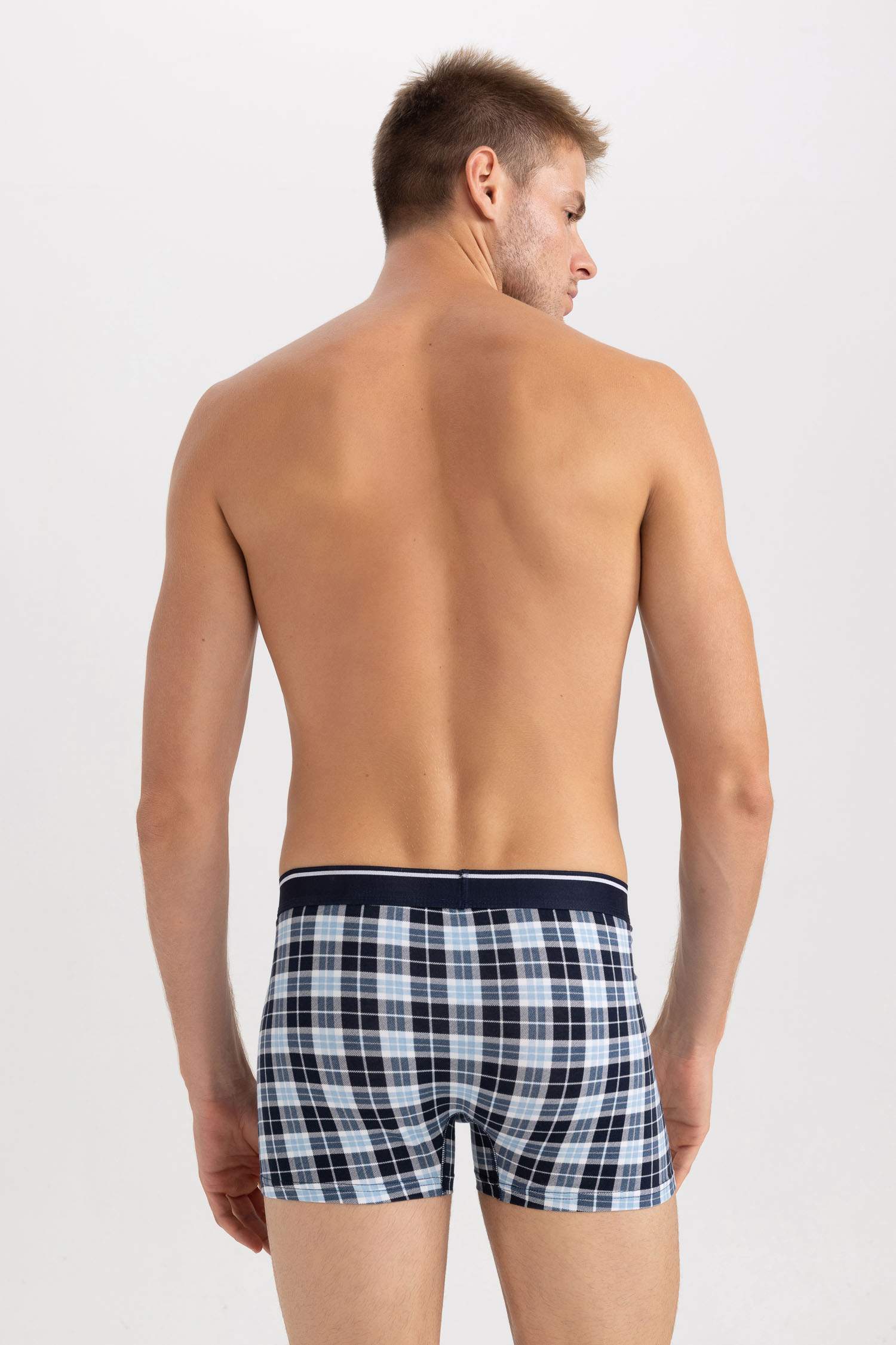 بوكسر قصة عادية - قطعتين