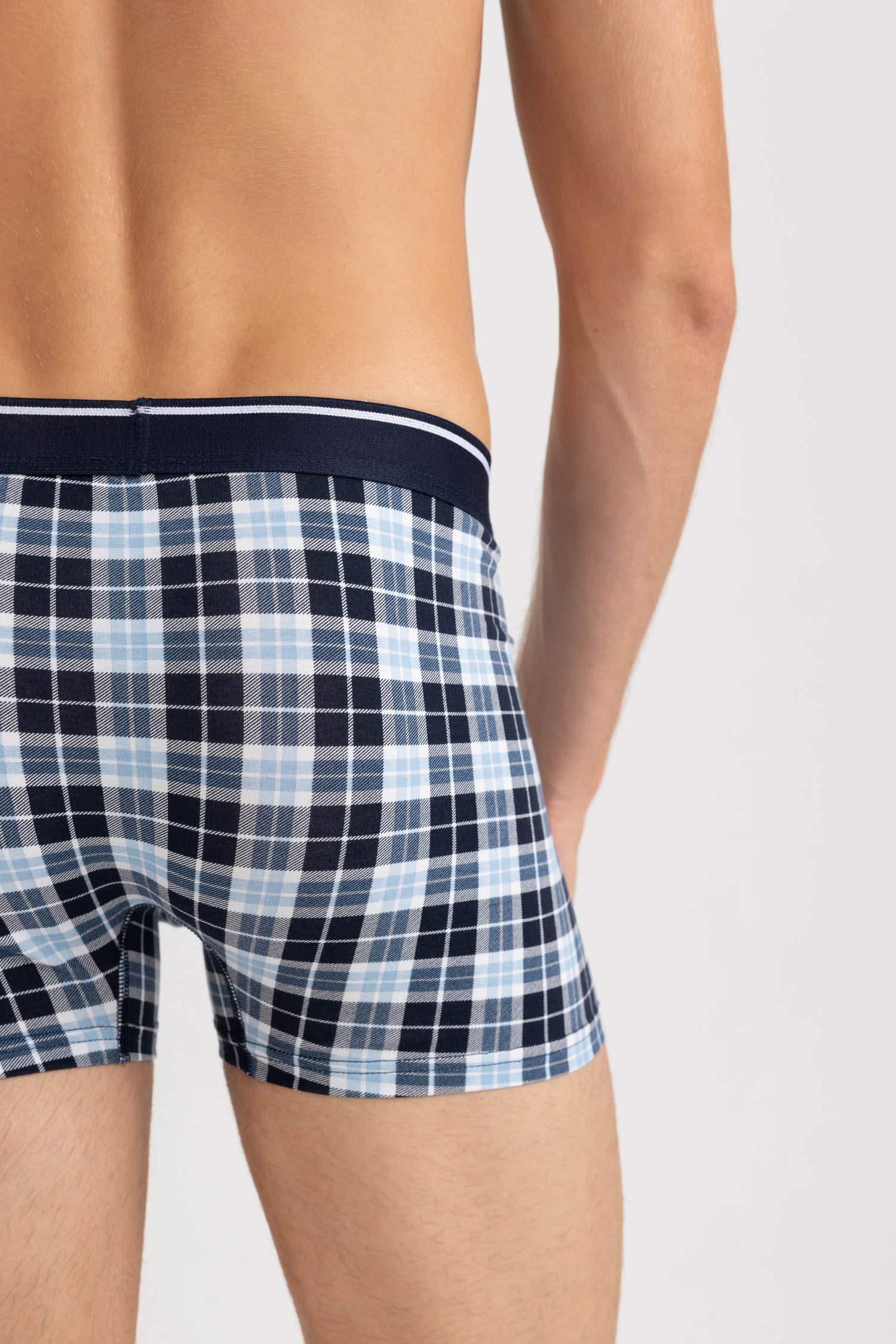 بوكسر قصة عادية - قطعتين