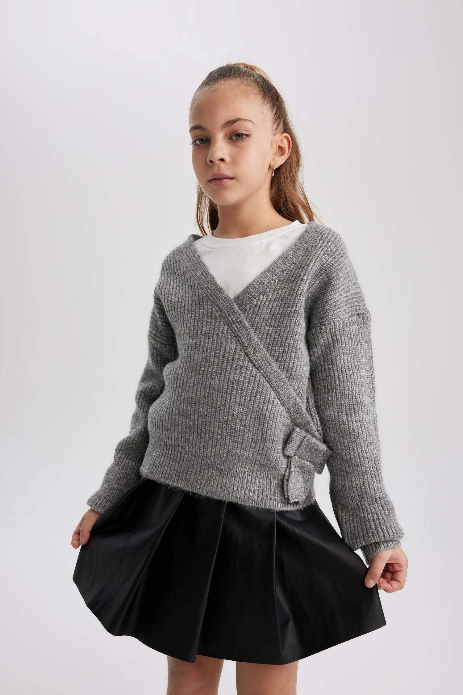 Свитер с V-образным вырезом для девочек