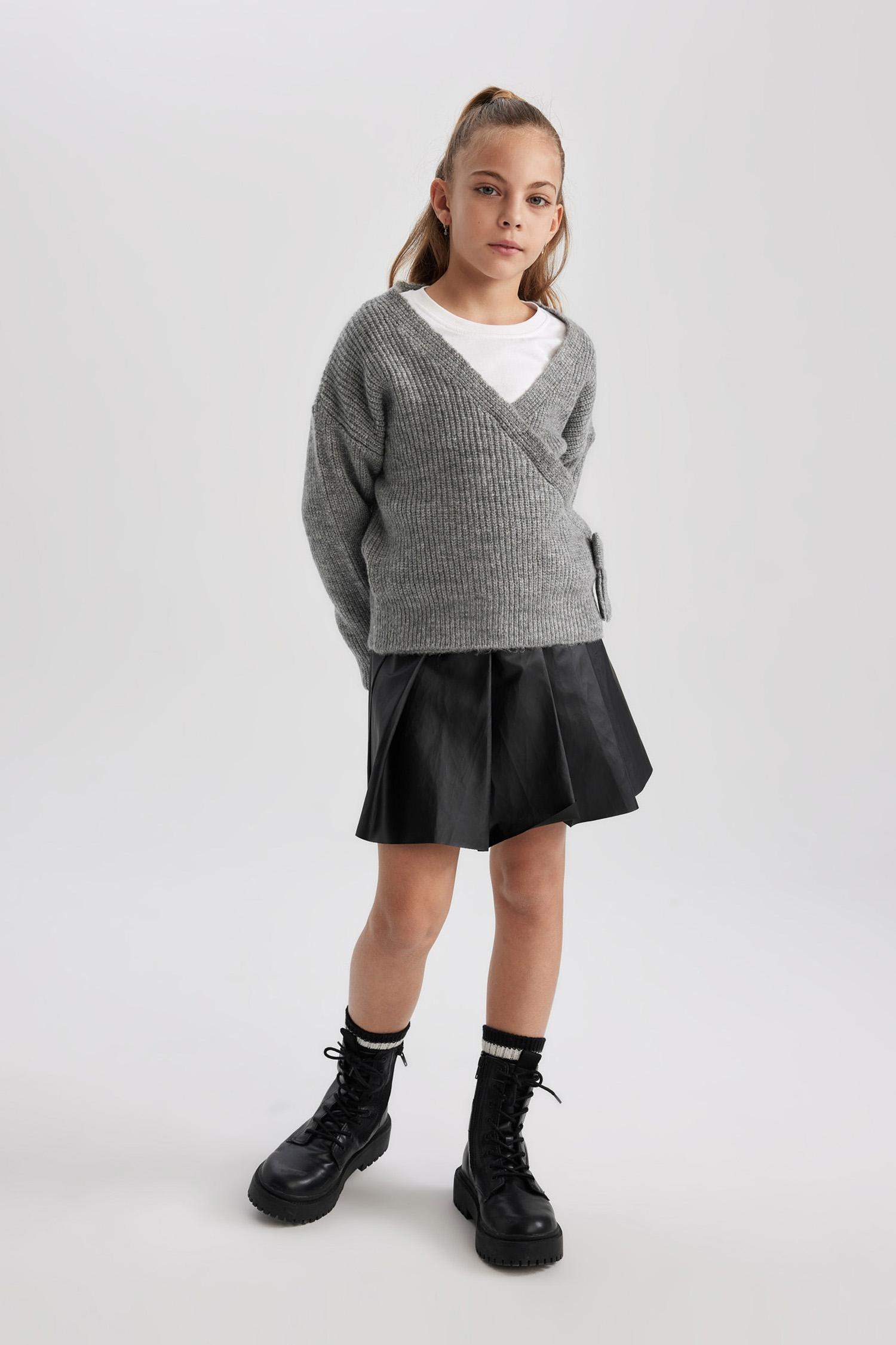 Свитер с V-образным вырезом для девочек