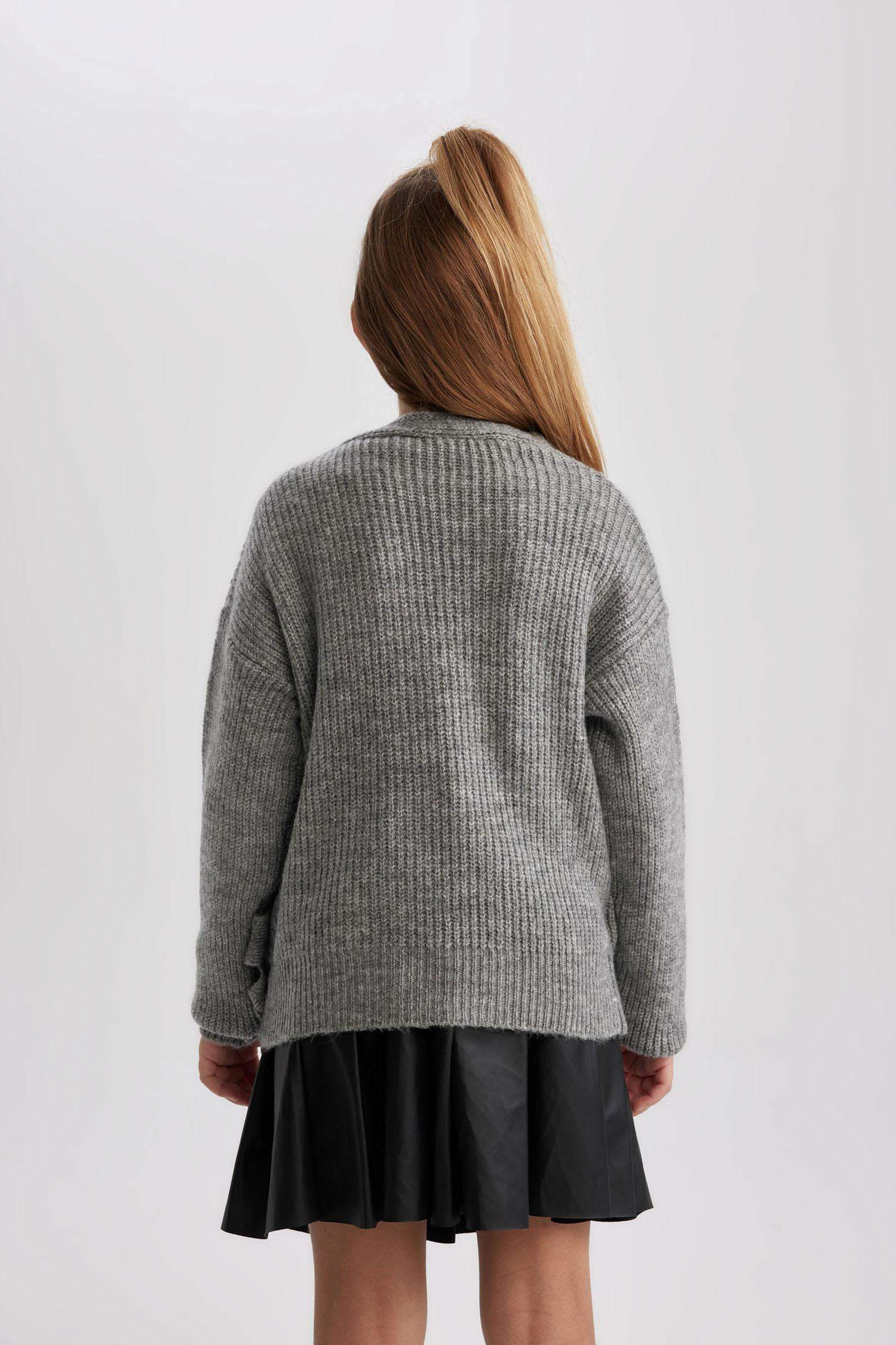 Свитер с V-образным вырезом для девочек