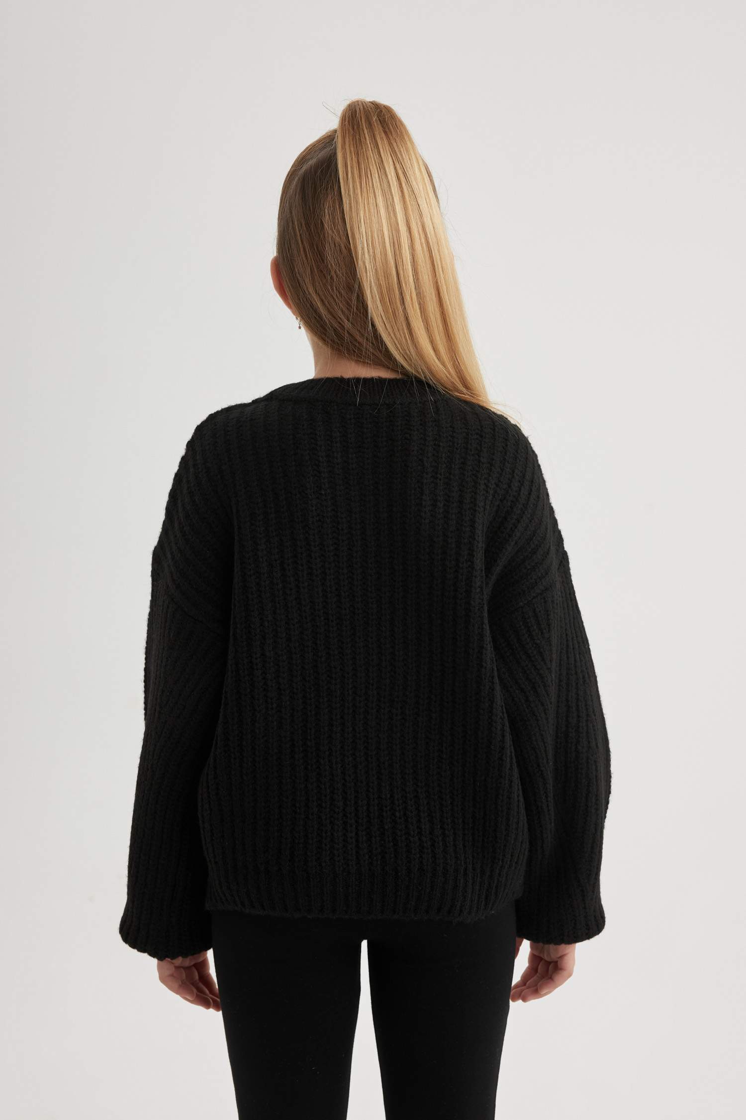 بلوز صوف بناتي قصة عادية بياخة مستديرة