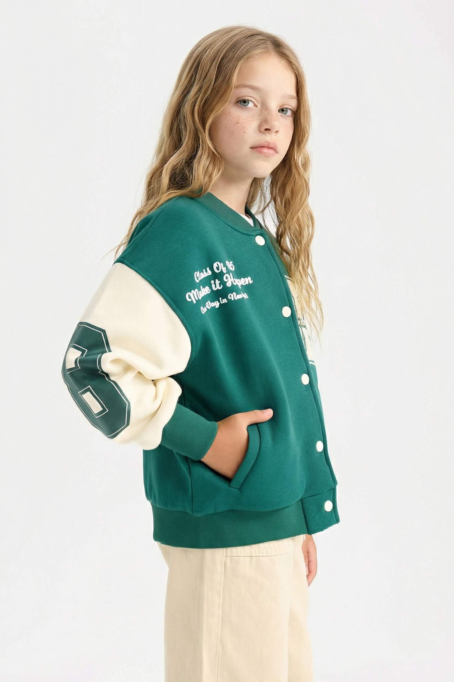 Kız Çocuk Kolej Yaka Çıtçıtlı Cepli Mevsimlik Baskılı İçi Yumuşak Tüylü Bomber Okul Hırkası