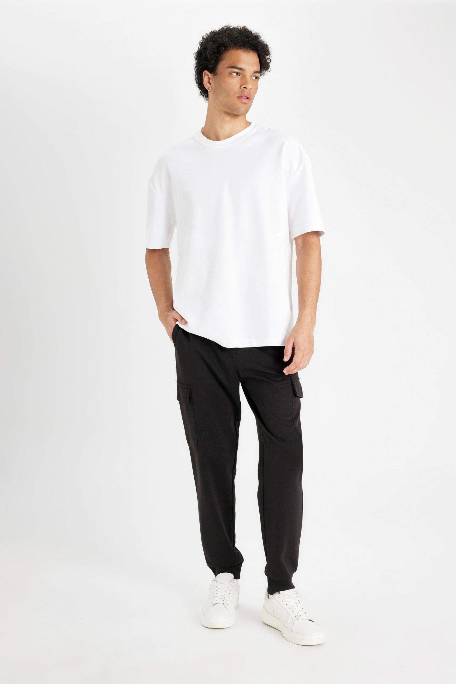 Regular Fit With Cargo Pockets Elastic Waist Jogging Trousers