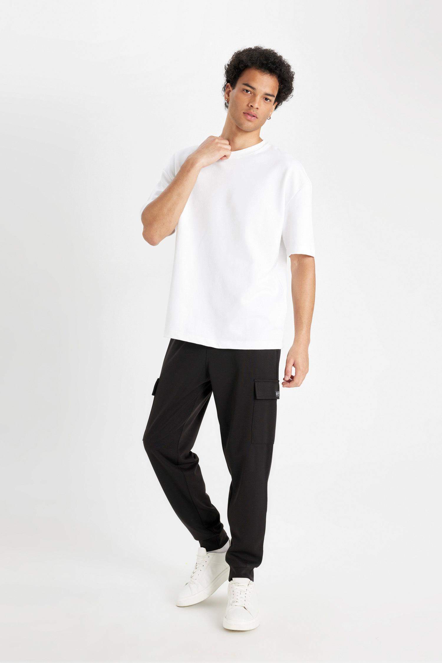 Regular Fit With Cargo Pockets Elastic Waist Jogging Trousers