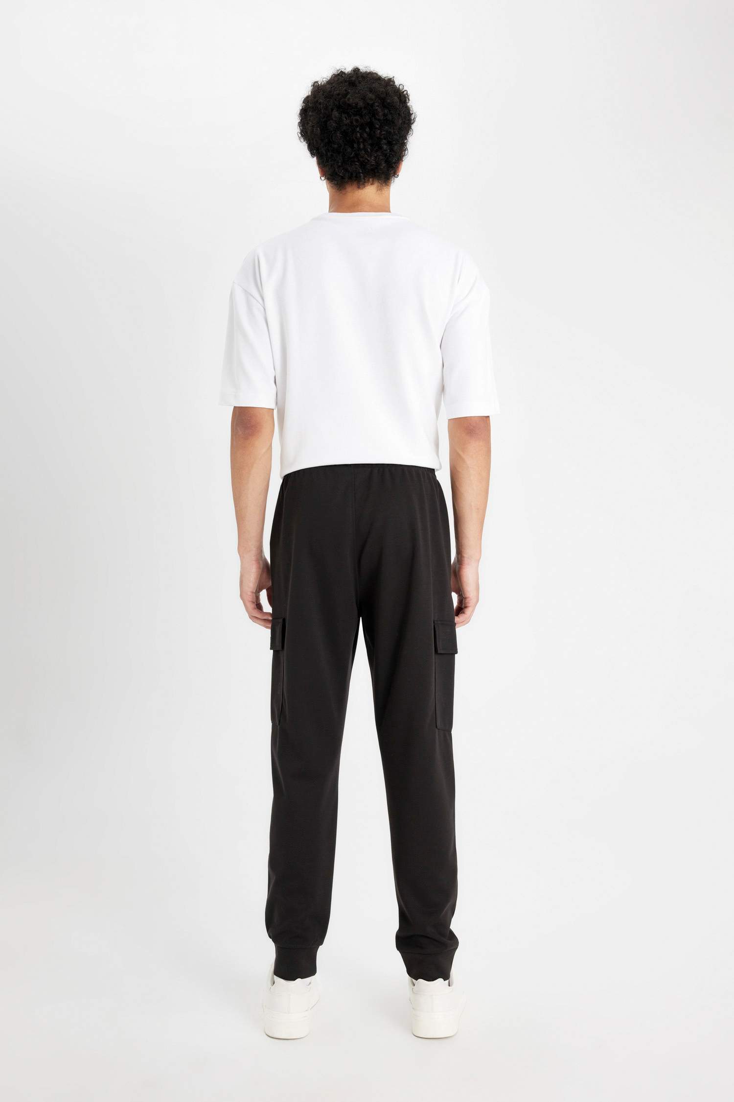 Regular Fit With Cargo Pockets Elastic Waist Jogging Trousers