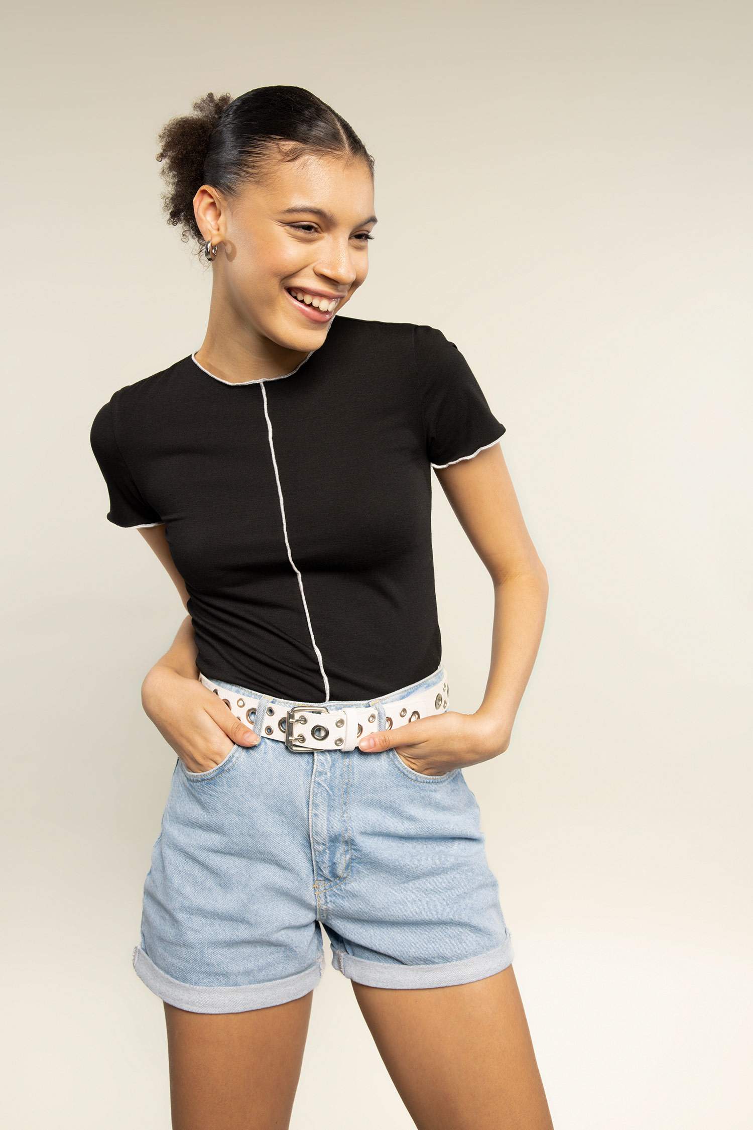 Футболка з коротким рукавом приталеного крою для жінок