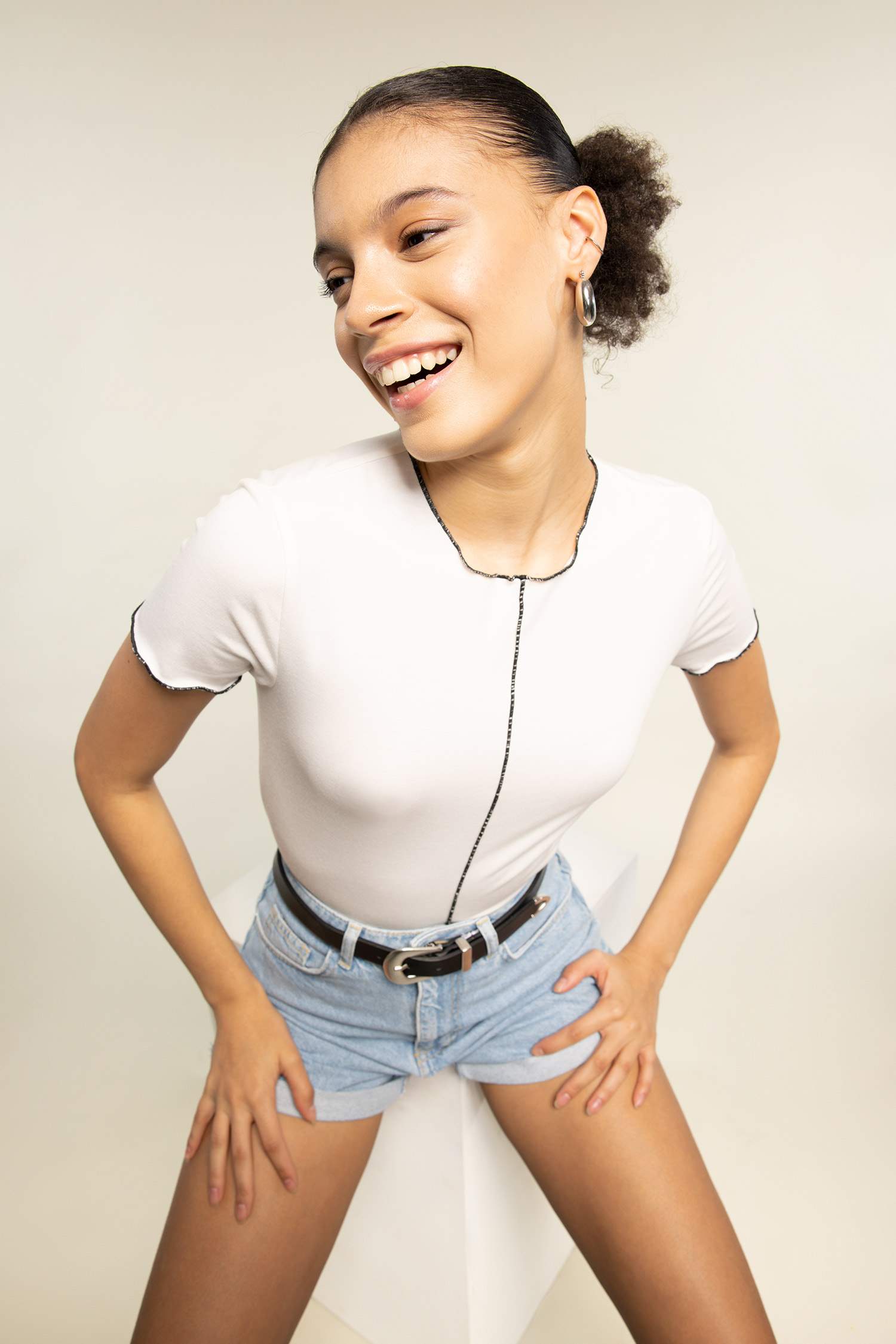 Футболка з коротким рукавом приталеного крою для жінок