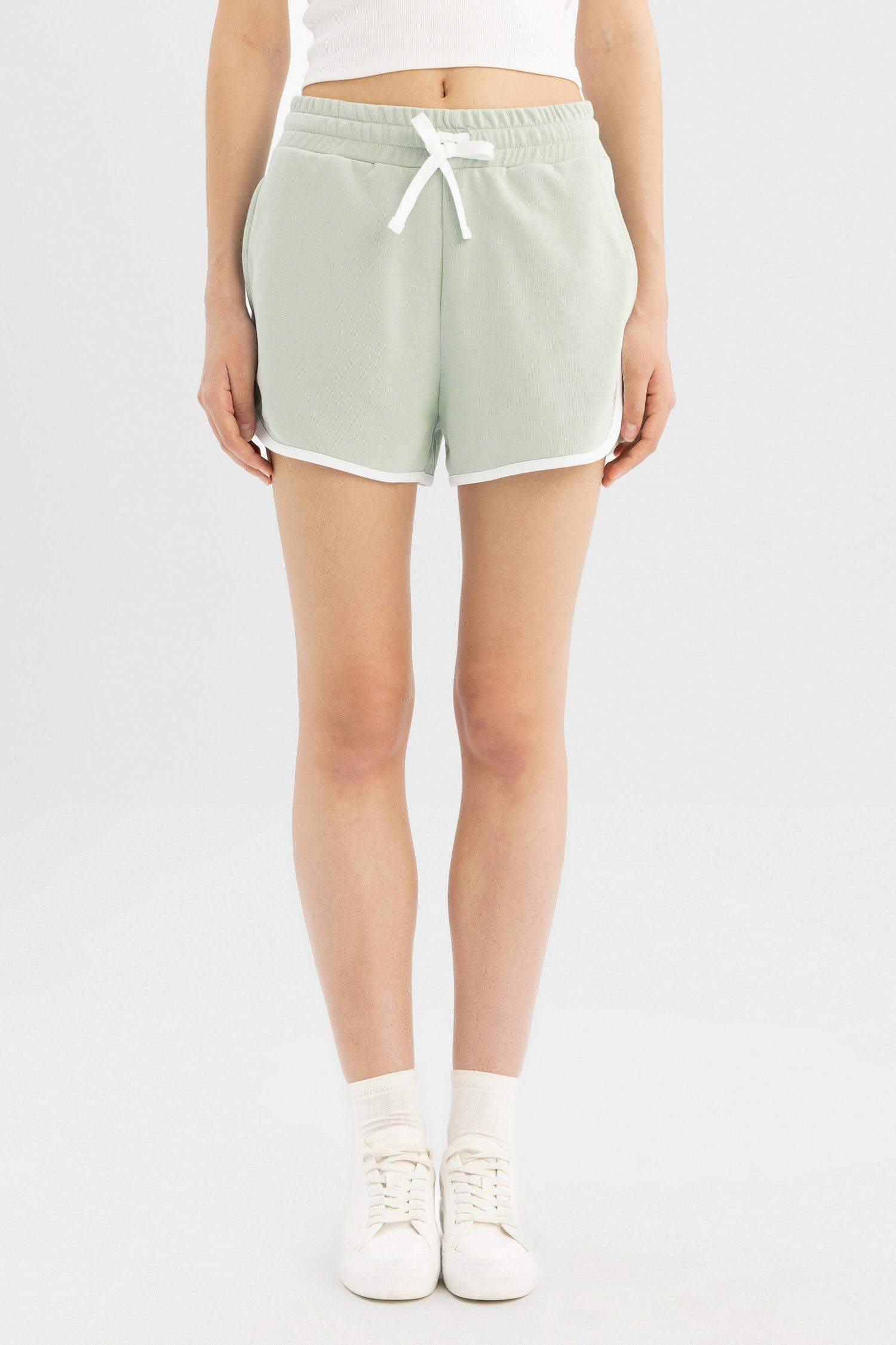 Шорты стандартного кроя из плотной ткани для женщин