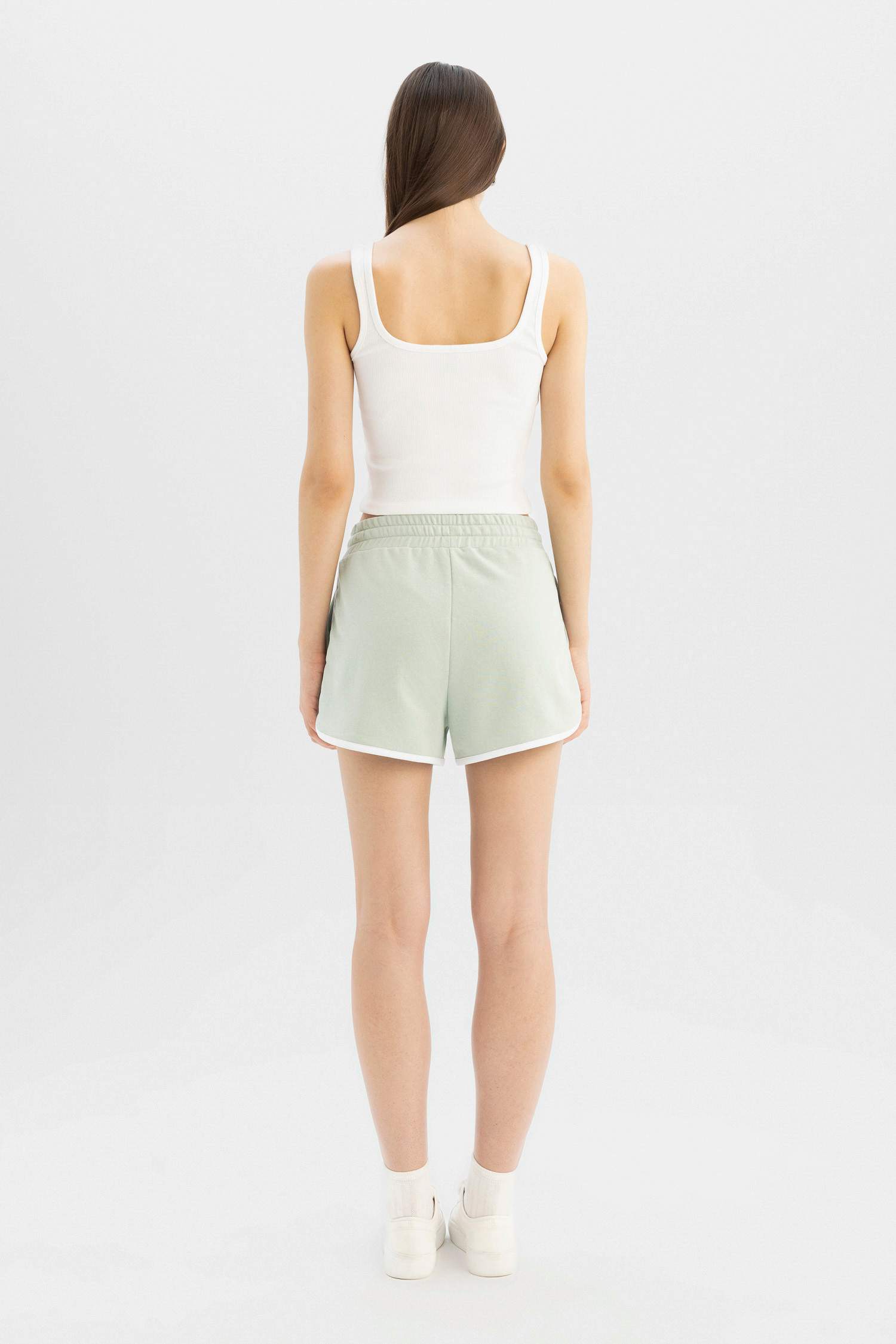 Шорты стандартного кроя из плотной ткани для женщин