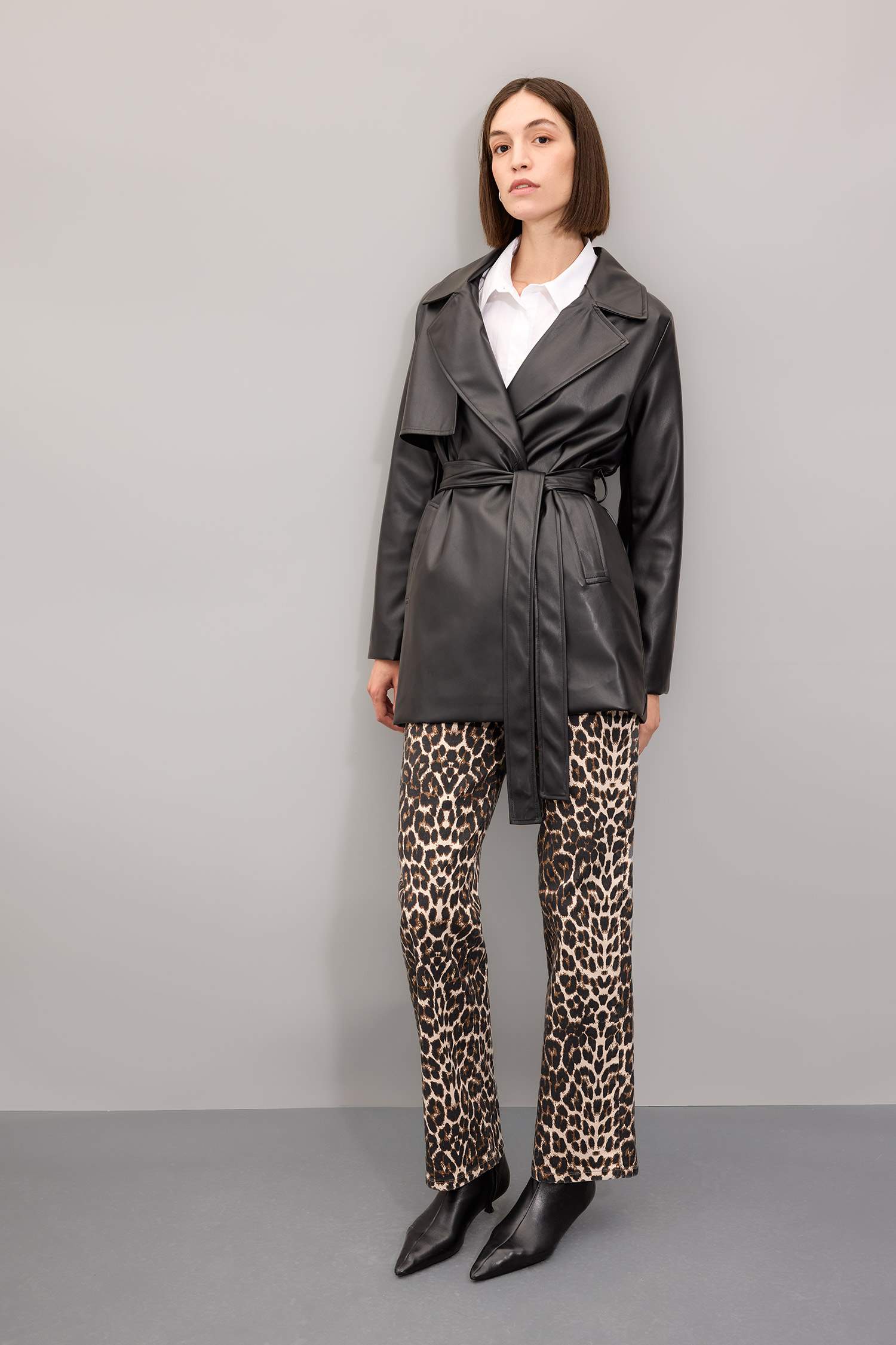 Su İtici Kruvaze Kapamalı Kemerli Cepli Kemerli Rüzgarlık Detaylı Suni Deri Trençkot