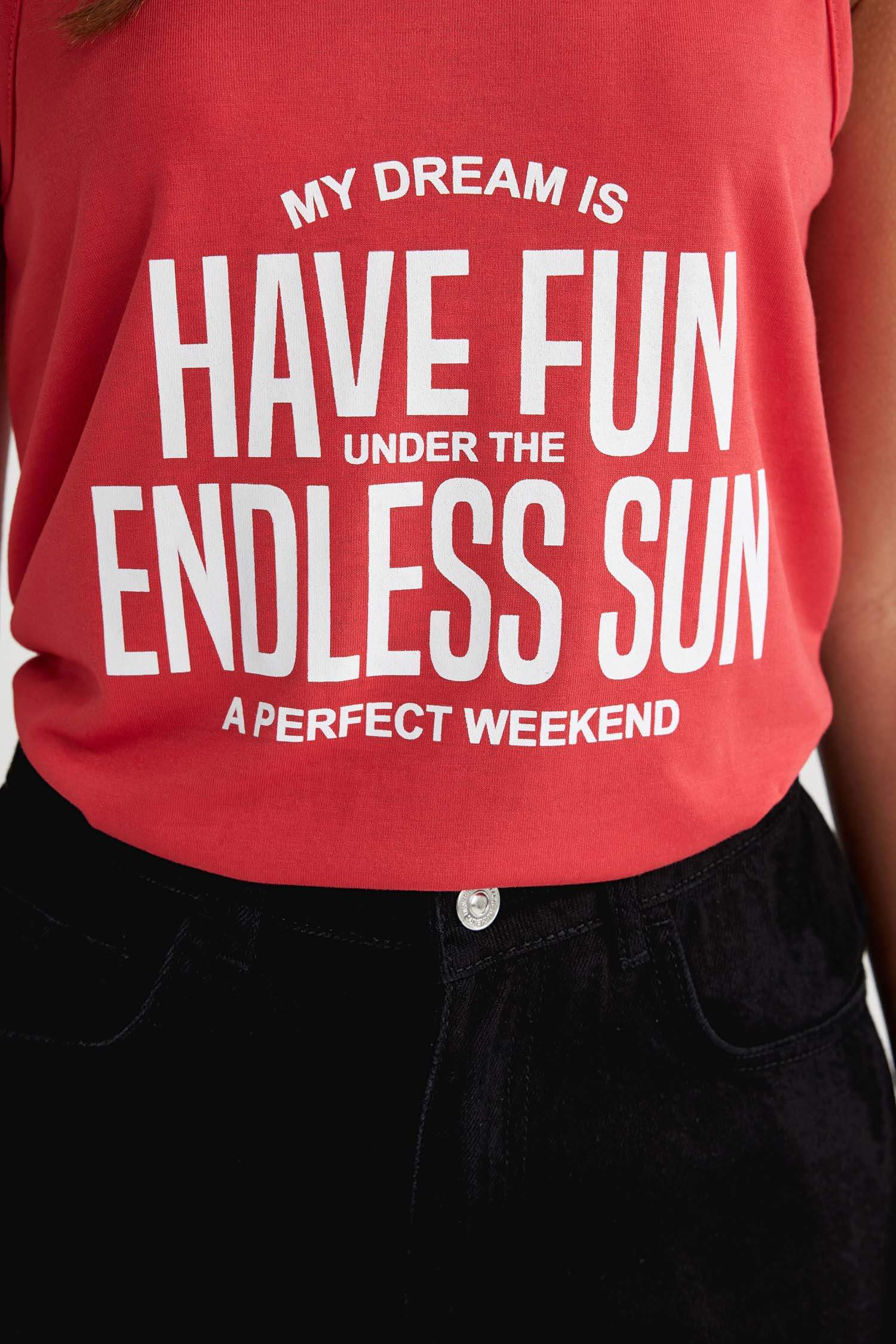 فانيلة مطبوع بقصة عادية بياقة مستديرة