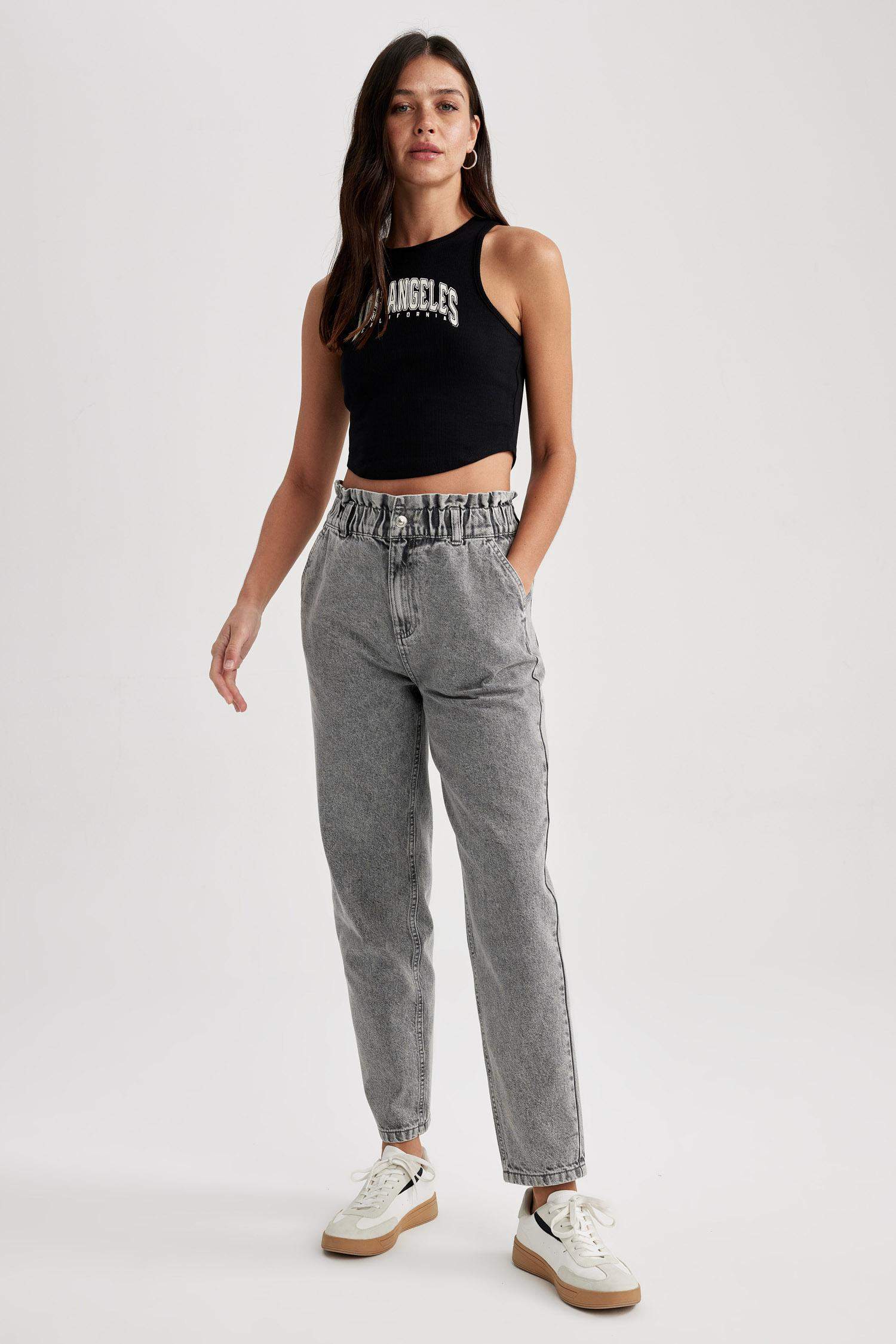 أندر شيرت مطبوع بياقة مستديرة