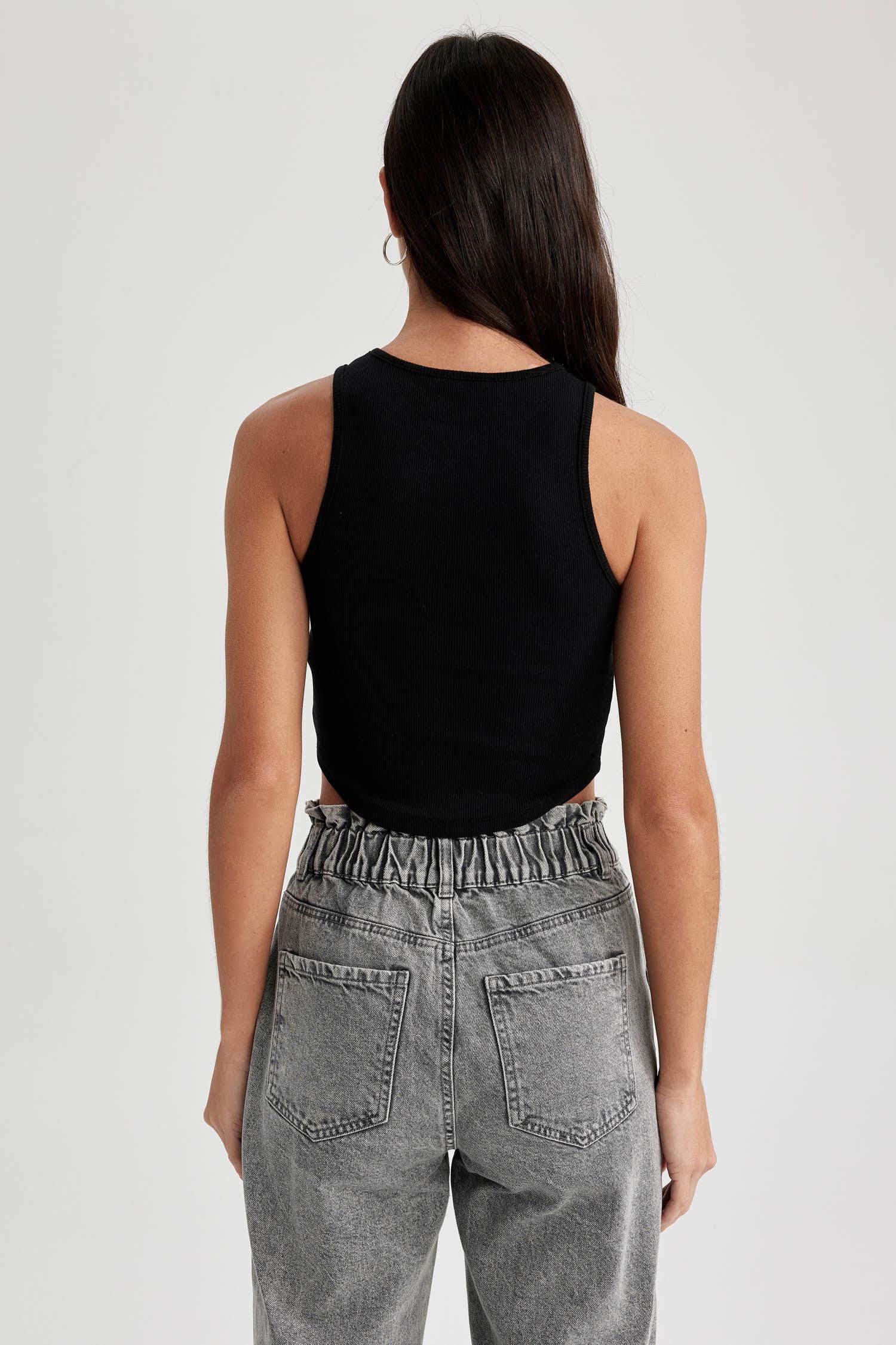 أندر شيرت مطبوع بياقة مستديرة