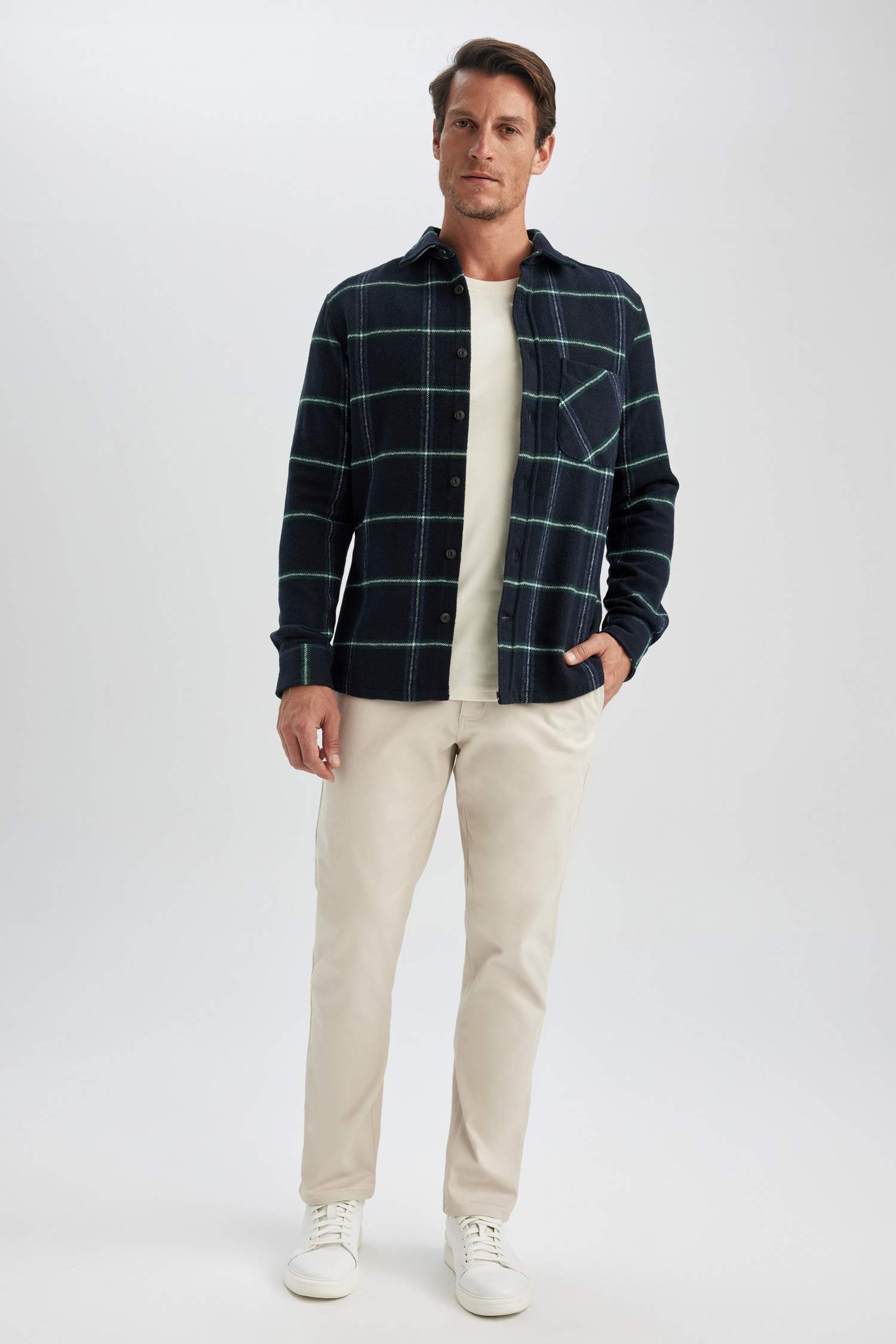 Рубашка приталенного кроя с длинным рукавом