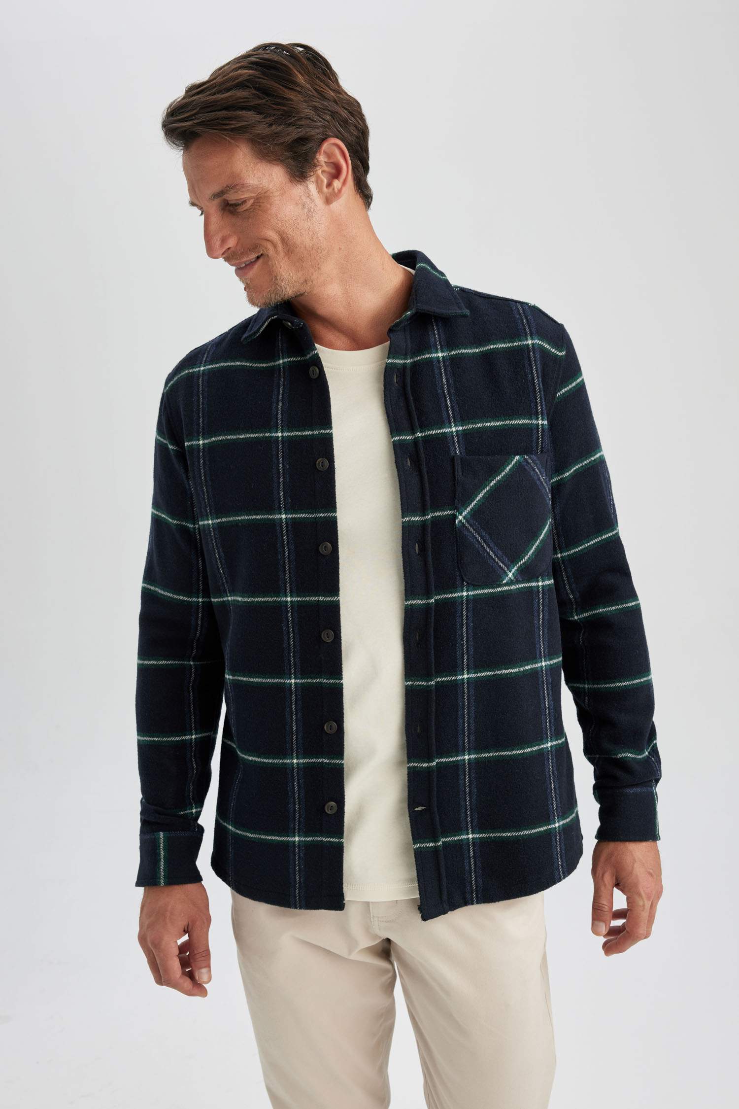 Рубашка приталенного кроя с длинным рукавом