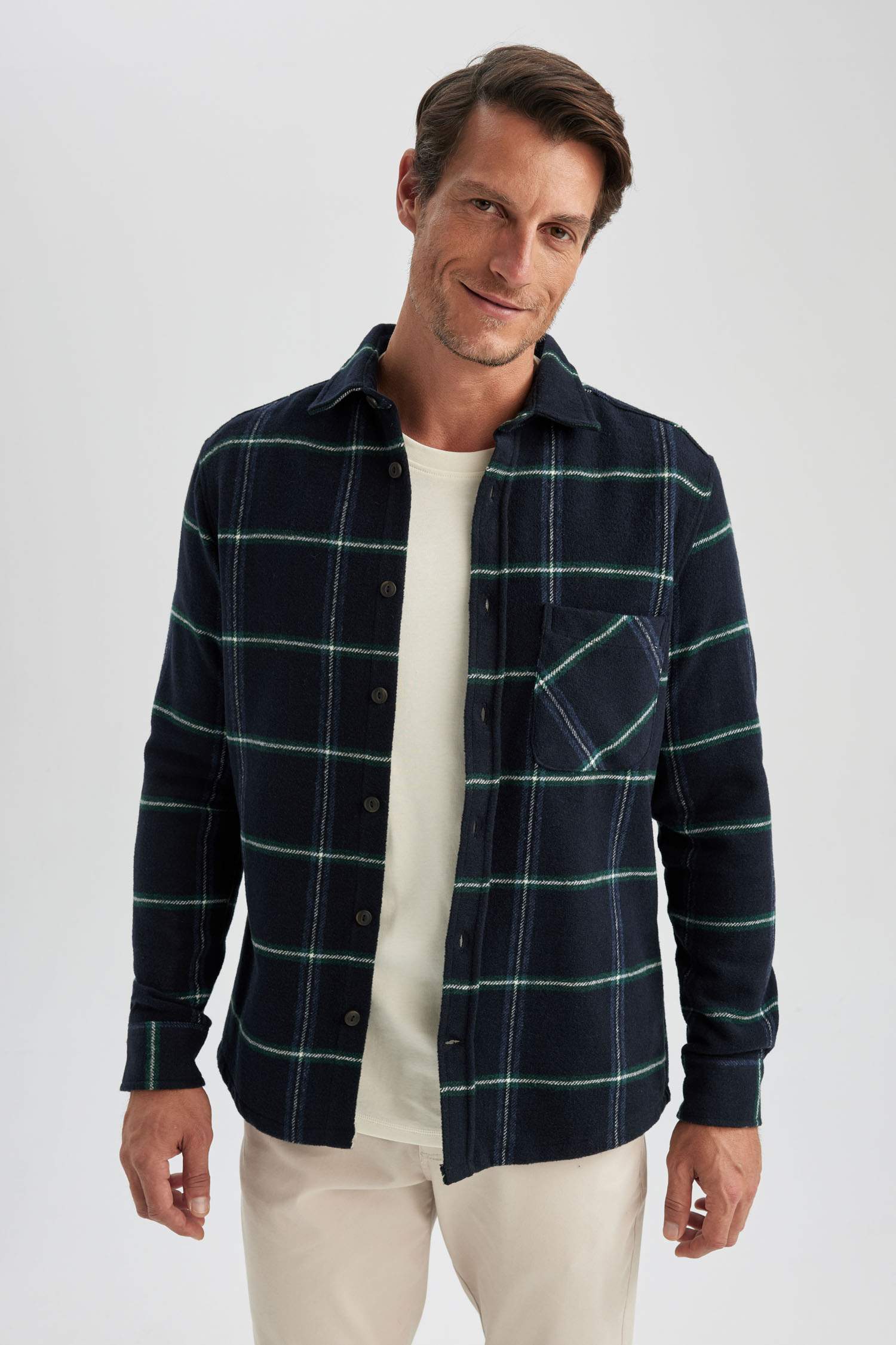 Рубашка приталенного кроя с длинным рукавом