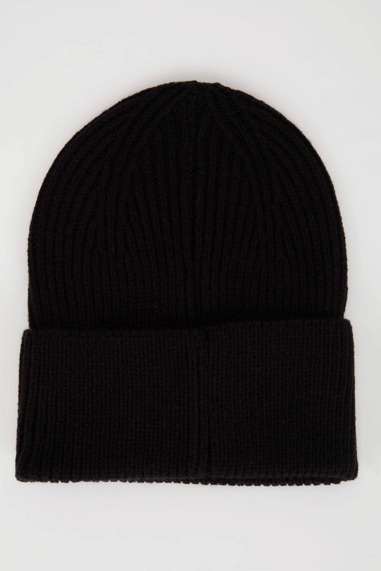 Шапка с принтом для женщин