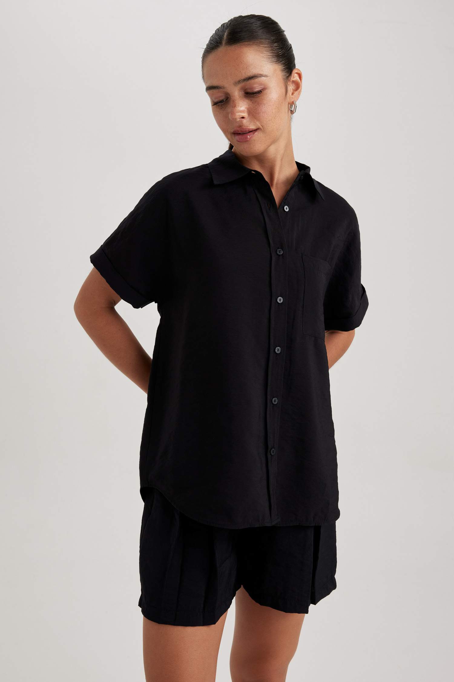 قميص نص كم وقصة عادية