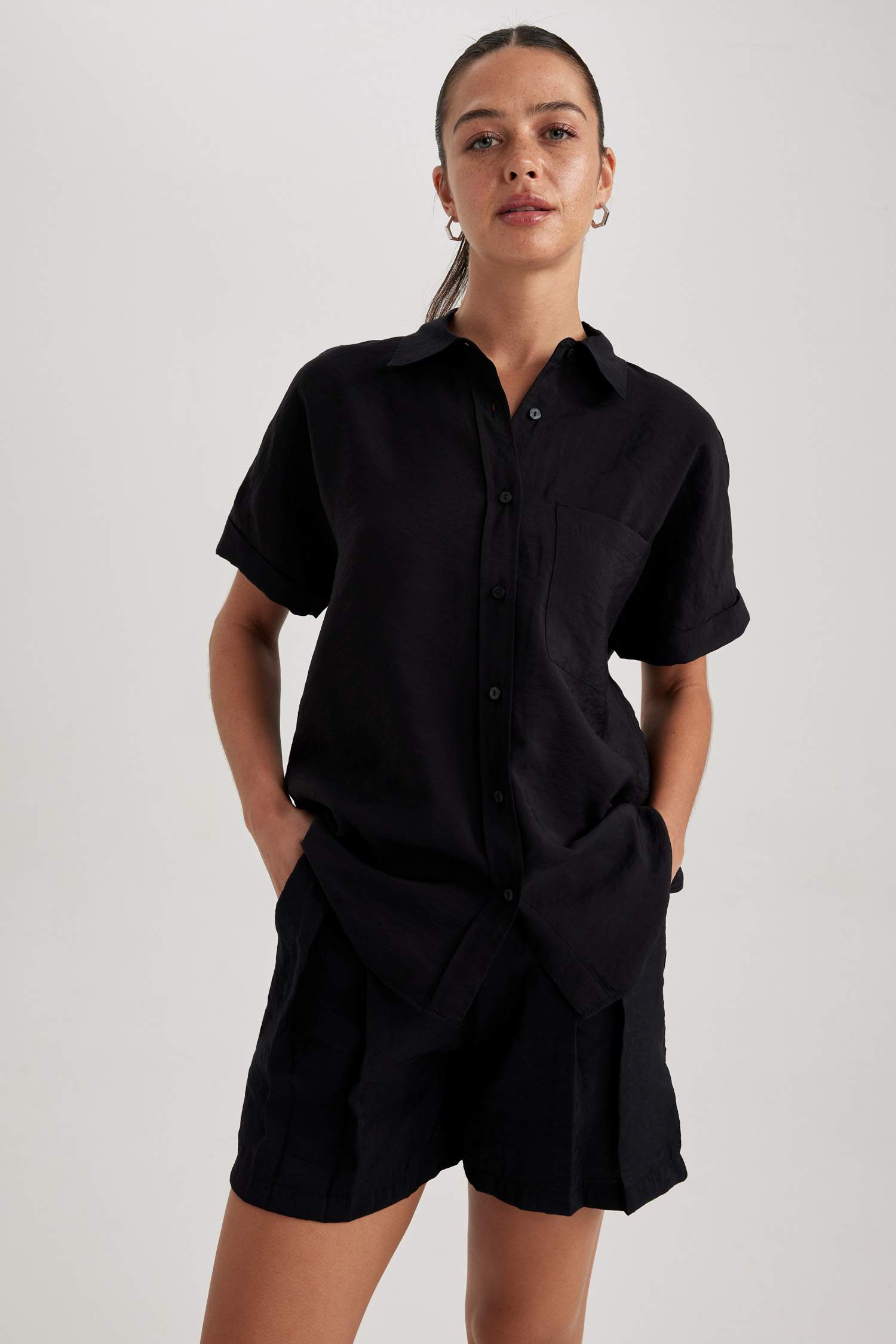 قميص نص كم وقصة عادية