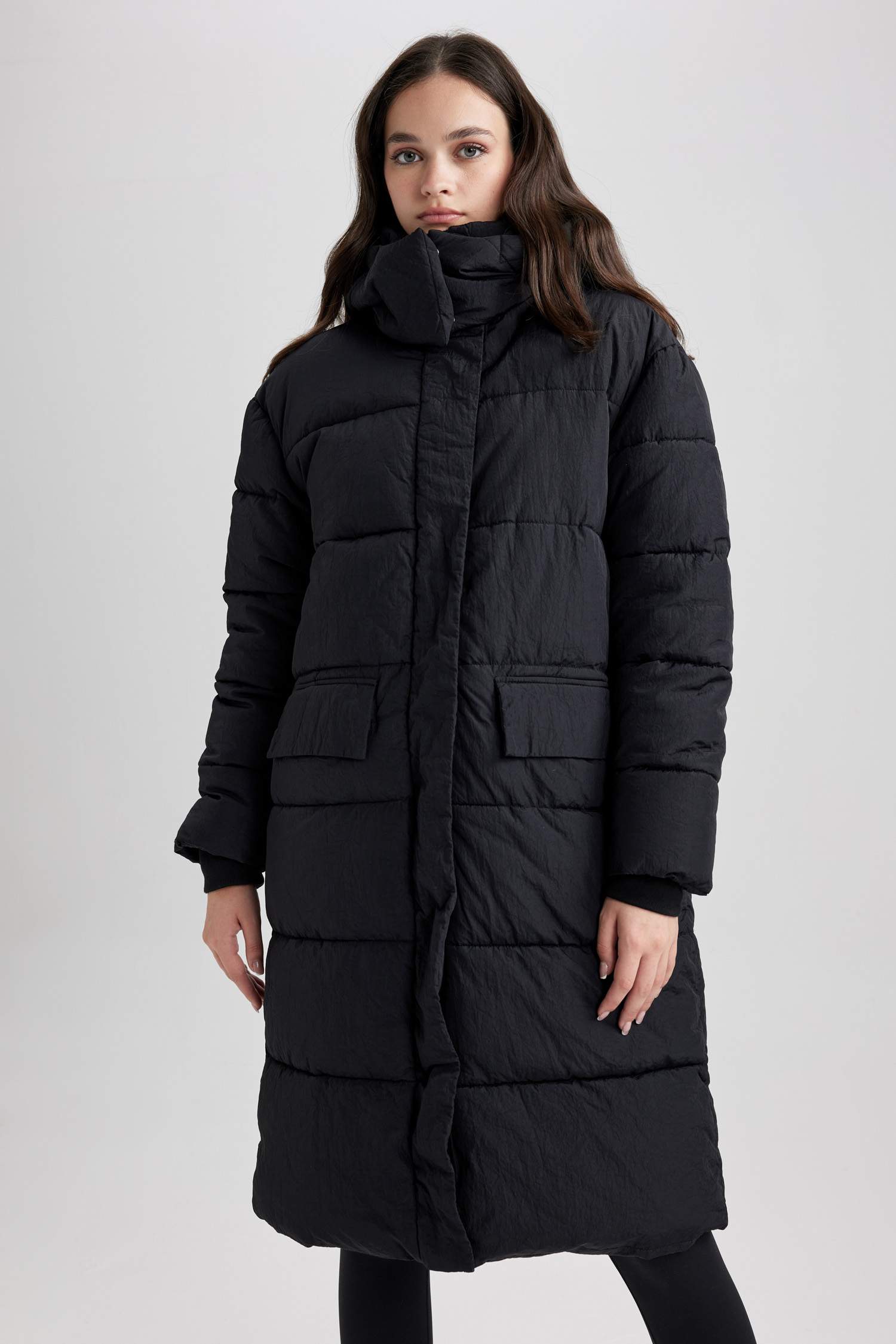 Black WOMAN Waterproof Regular Fit Puffer Jacket 2839337 | DeFacto