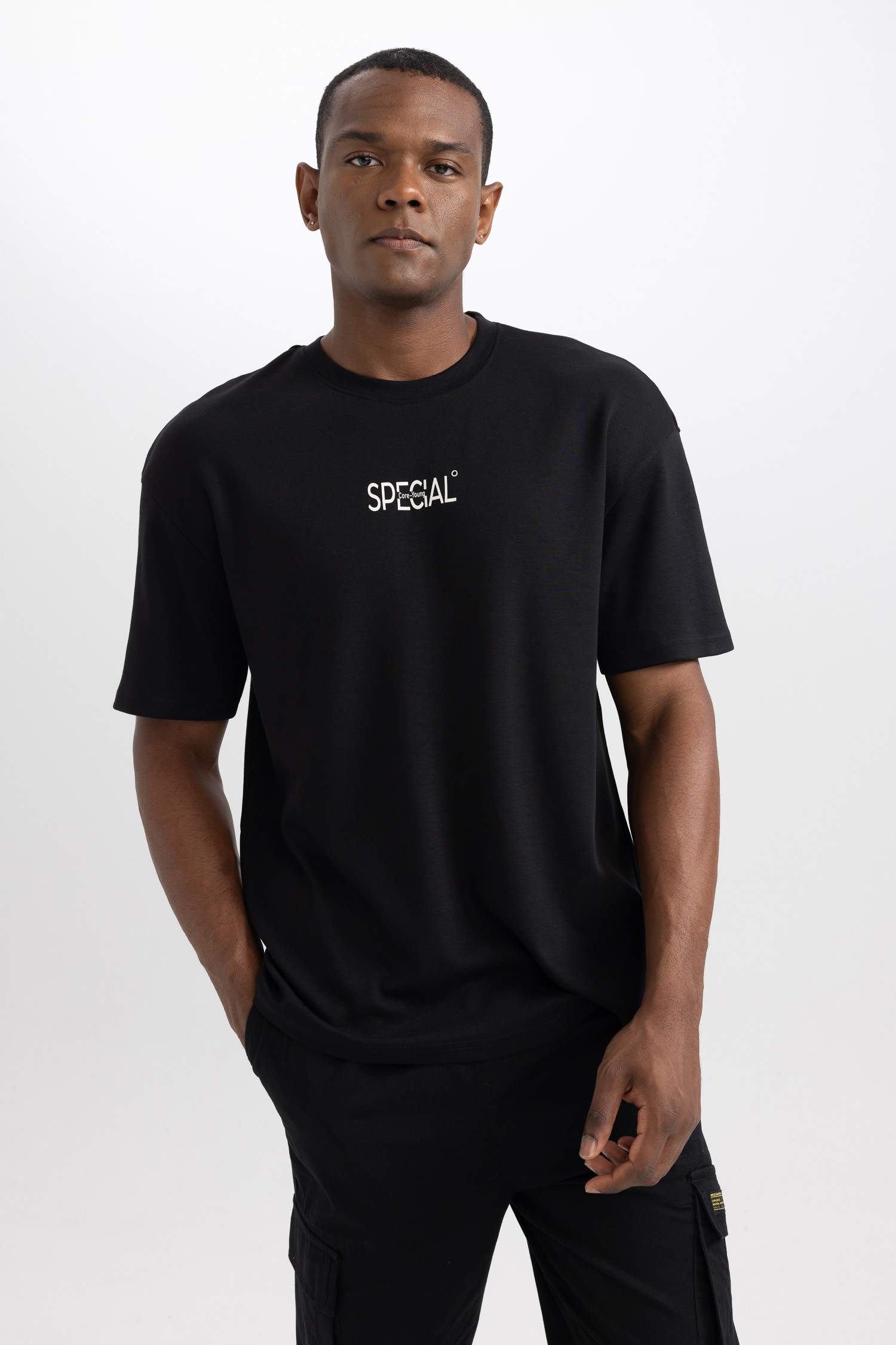 Siyah Erkek Comfort Fit Bisiklet Yaka Baskılı Tişört 2845940 DeFacto