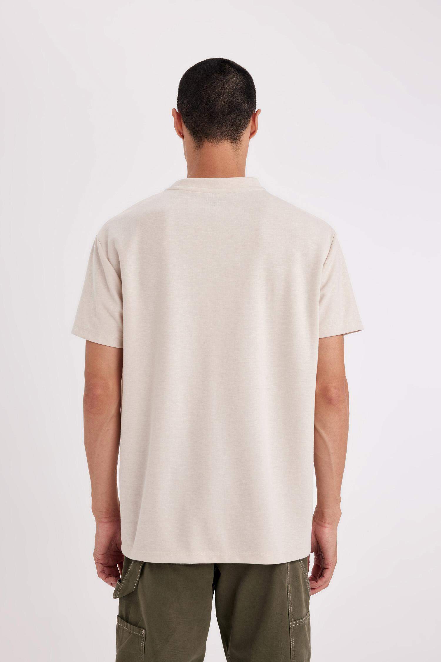 تي شيرت مطبوع قصة عادية برقبة مستديرة