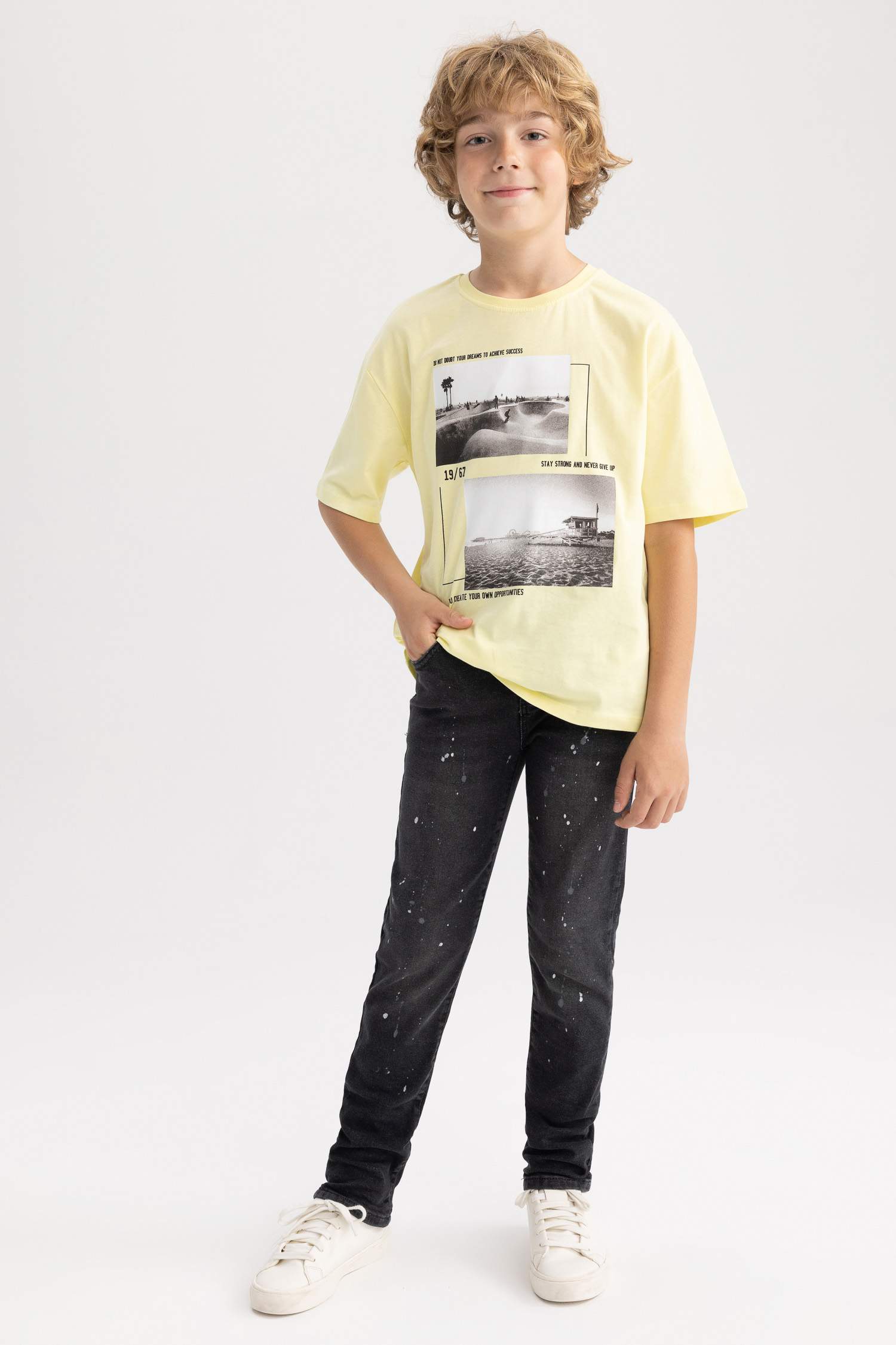 Ұлдарға дөңгелек жаға басып шығарылған қысқа жеңді Қысқа жеңді футболка