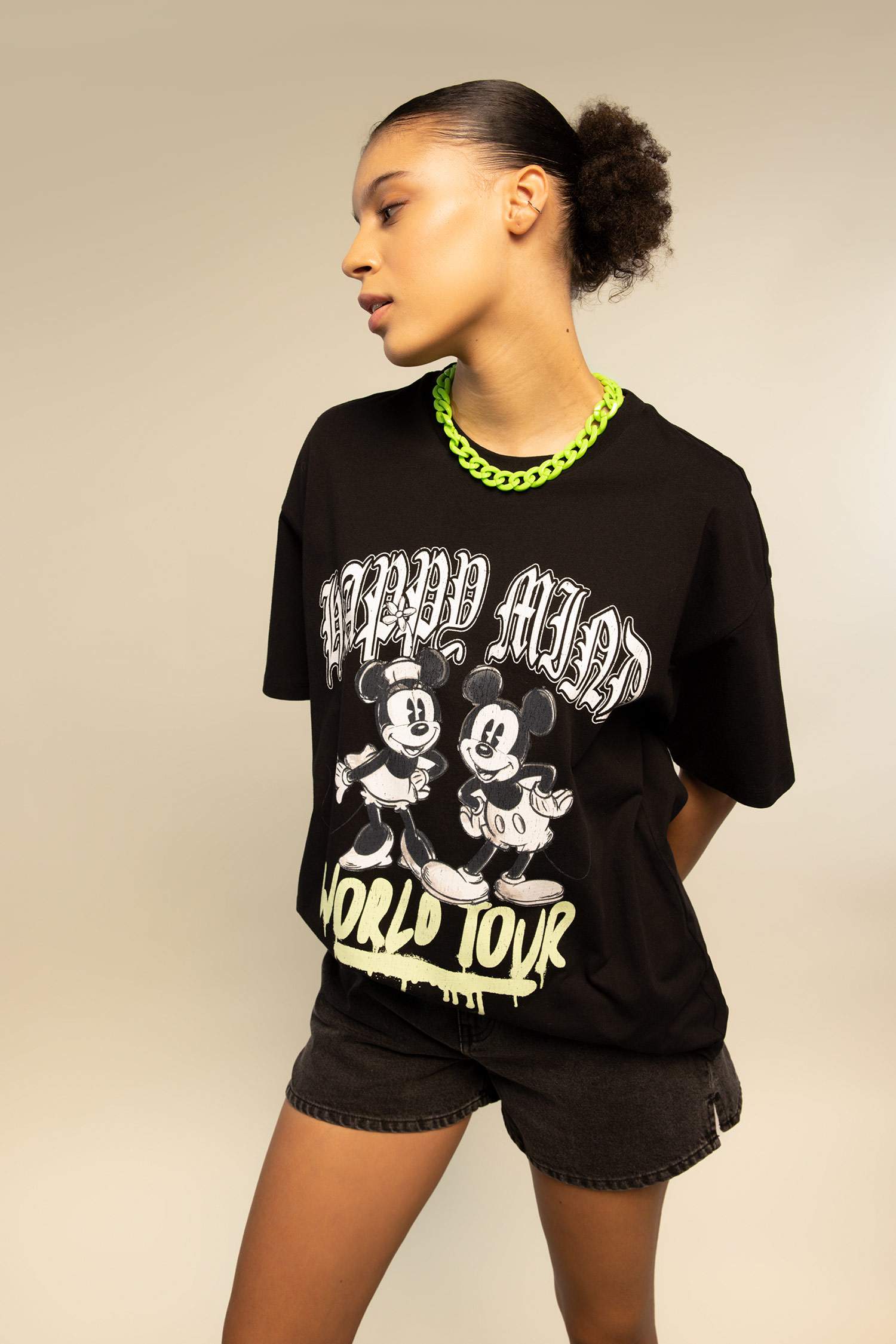 تي شيرت اوفر سايز مطبوع بياقة مستديرة من ديزني ميكي وميني